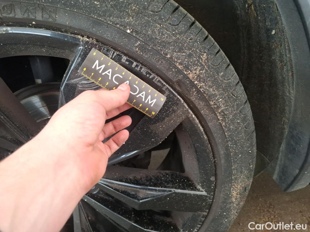  Volkswagen  Tiguan VOLKSWAGEN  / 2020 / 5P / SUV 2.0 TDI 150 DSG7 R-Line Exclusive #17