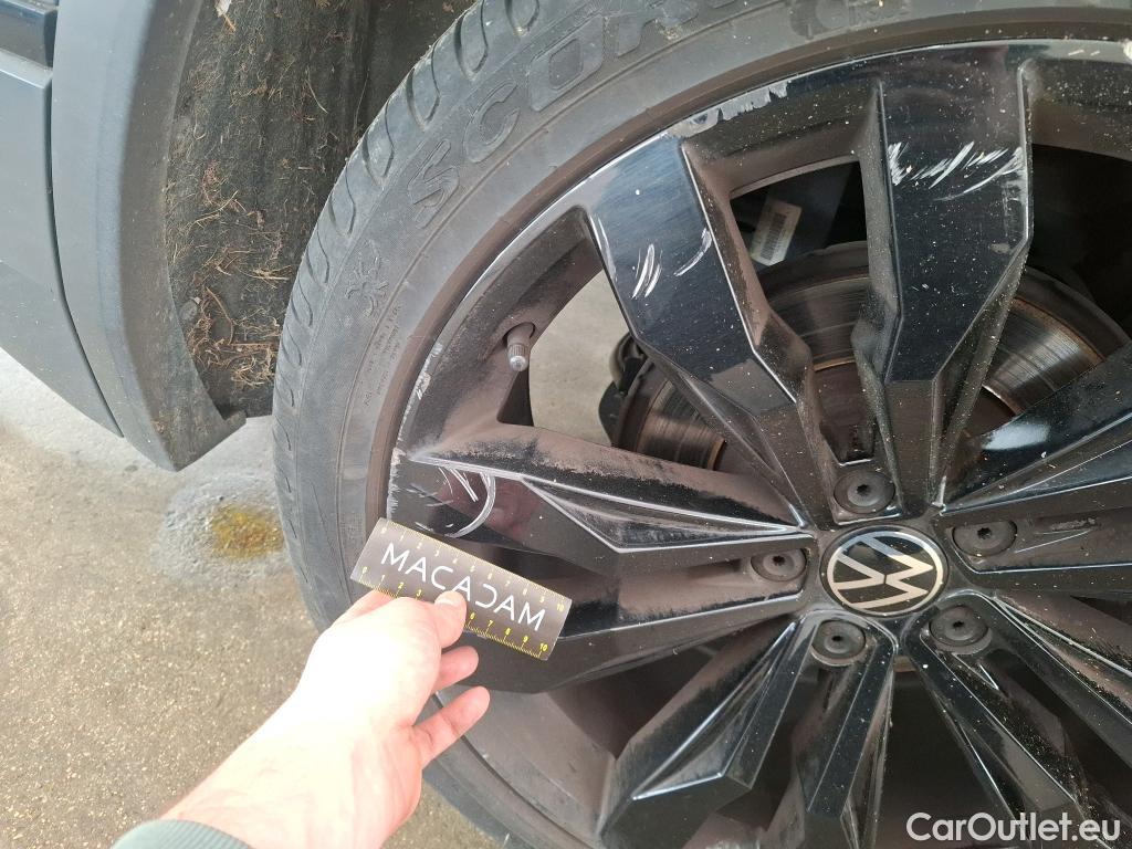  Volkswagen  Tiguan VOLKSWAGEN  / 2020 / 5P / SUV 2.0 TDI 150 DSG7 R-Line Exclusive #23