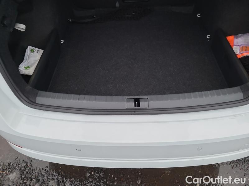  Skoda  Octavia  Lim. (NX3)(2020) Oct. 2.0TDI 110 Style AT 5d #8