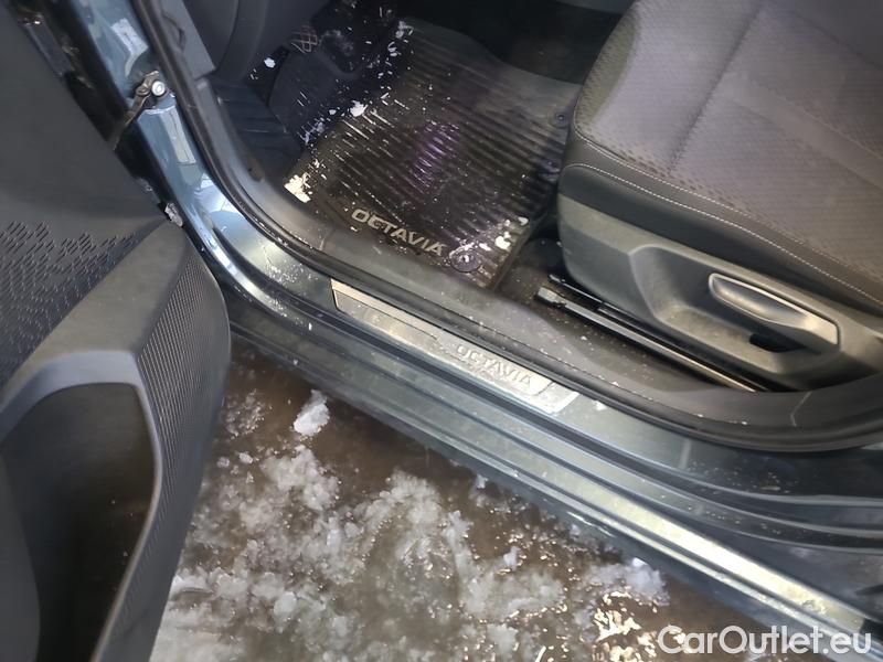  Skoda  Octavia  Lim. (NX3)(2020) Oct.2.0TDI 110 Style 5d #7