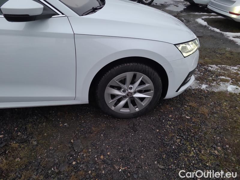  Skoda  Octavia  Lim. (NX3)(2020) Oct. 2.0TDI 110 Style AT 5d #9