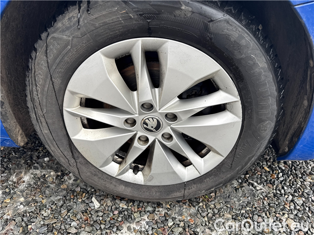  Skoda  Octavia  2.0TDI 85 Ambition 5d #2