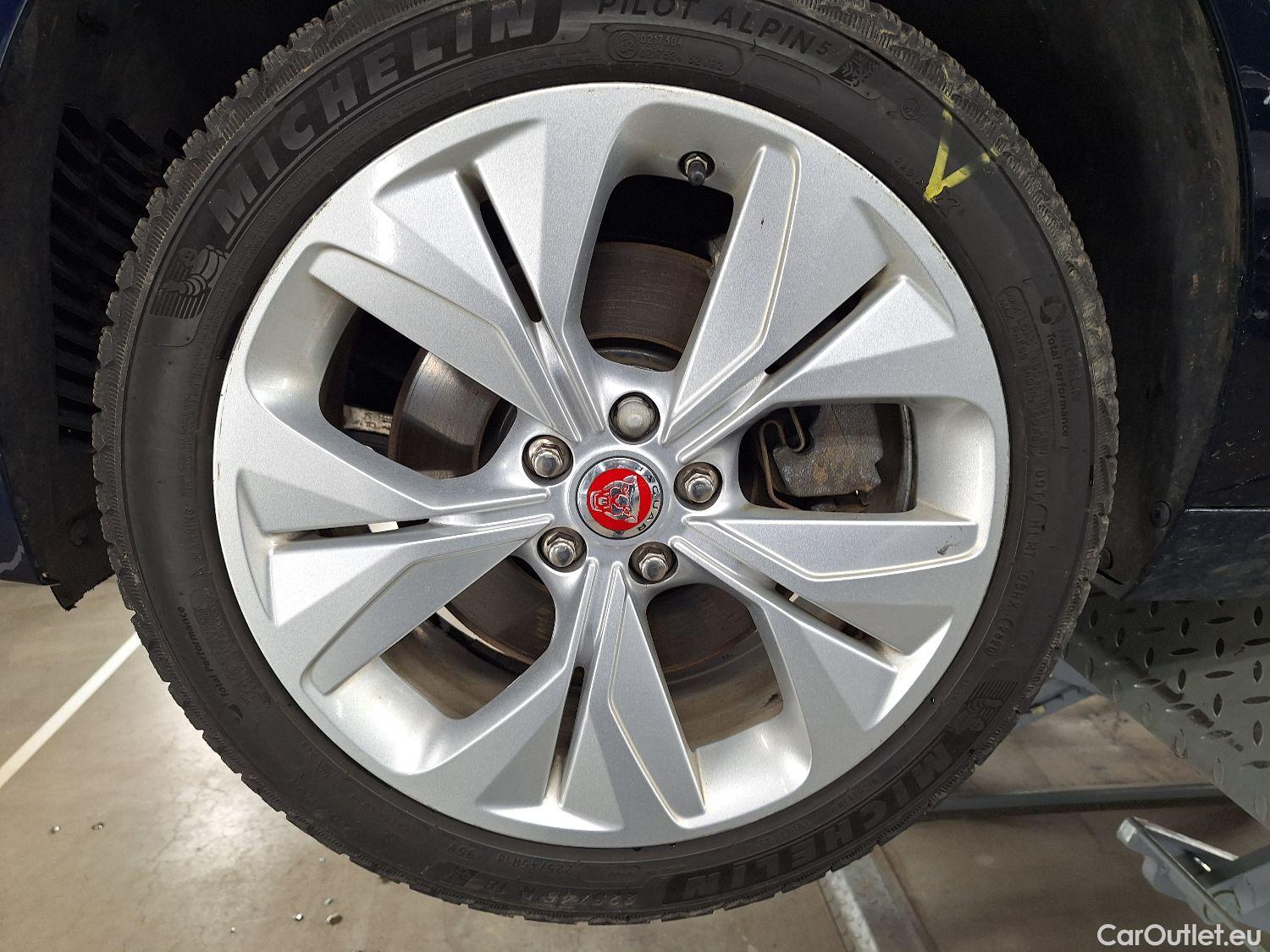  Jaguar  XE Jaguar,  FL'19, Jaguar  D180 Aut. S 4d #13