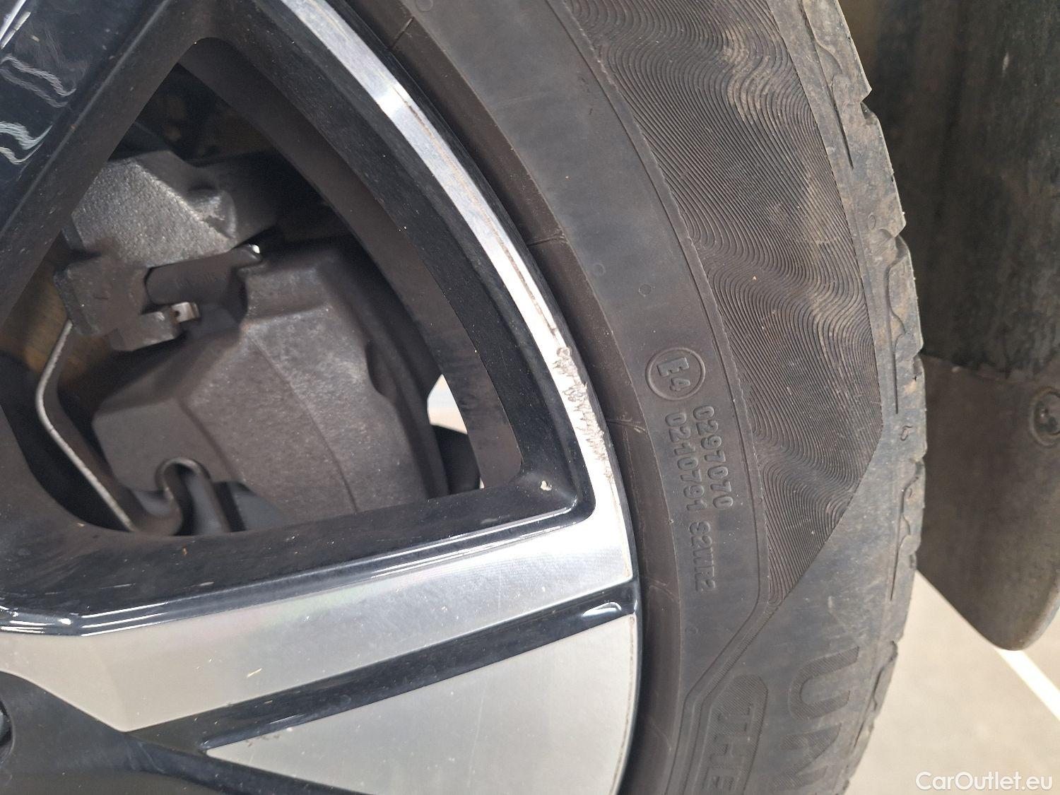  Volvo  XC 40 Volvo, XC40 '17 PHEV, Volvo XC40 T4 Recharge Geartronic R-Design 5d #9