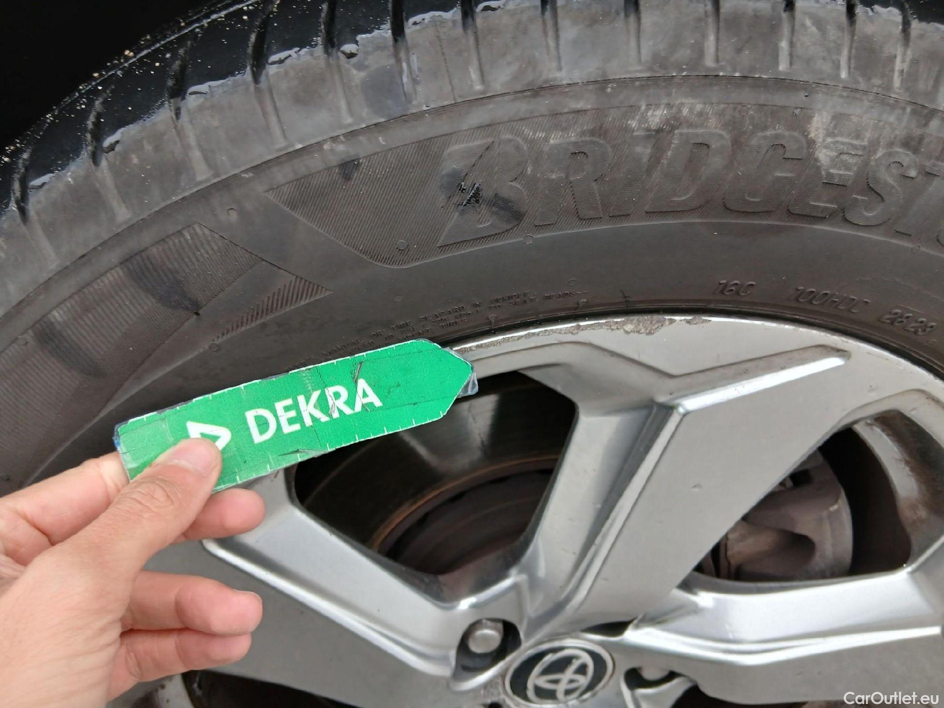  Toyota  RAV4 TOYOTA  / 2018 / 5P / todoterreno 2.5l 220H Advance #39