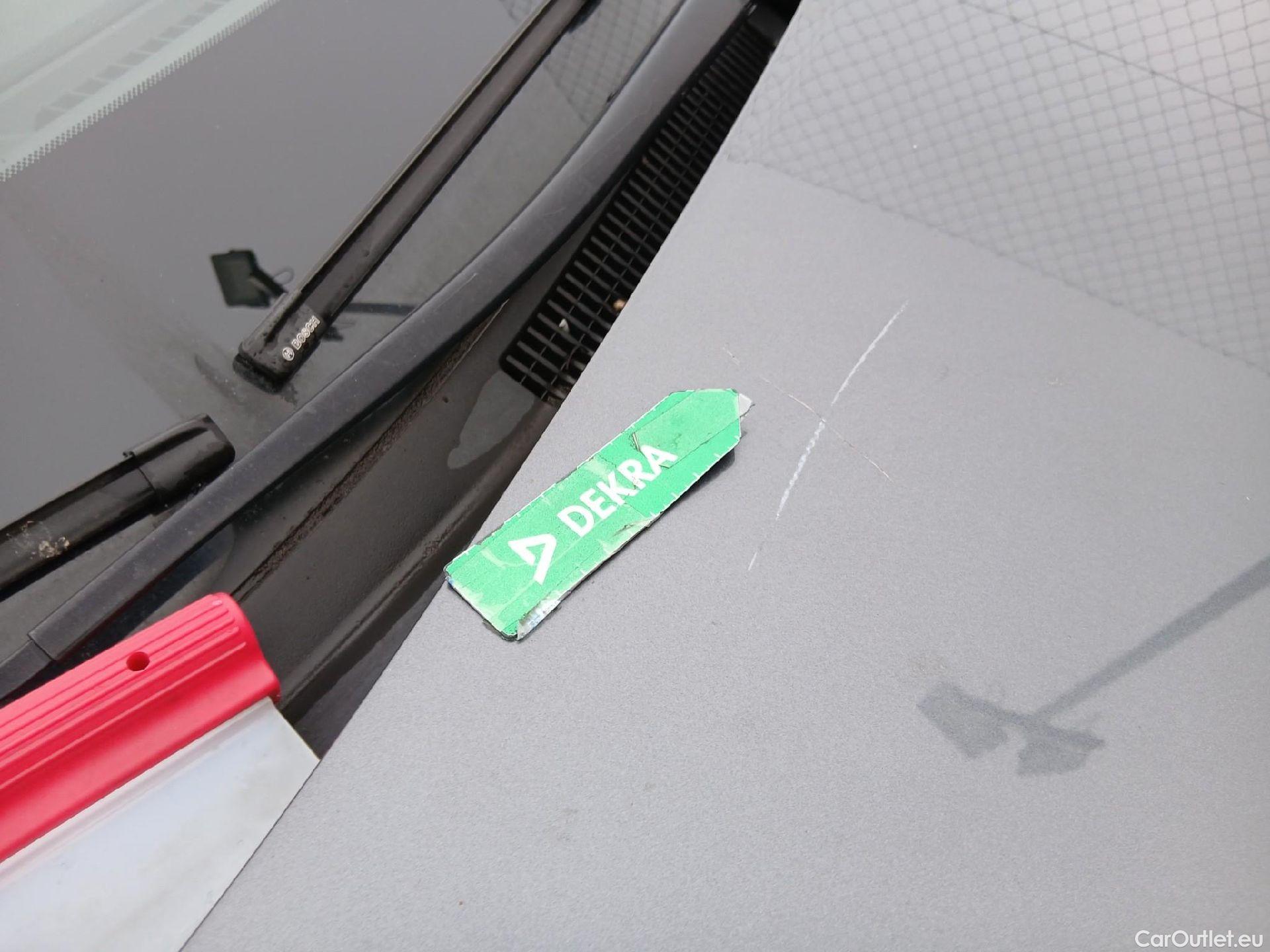  Toyota  RAV4 TOYOTA  / 2018 / 5P / todoterreno 2.5l 220H Advance #11