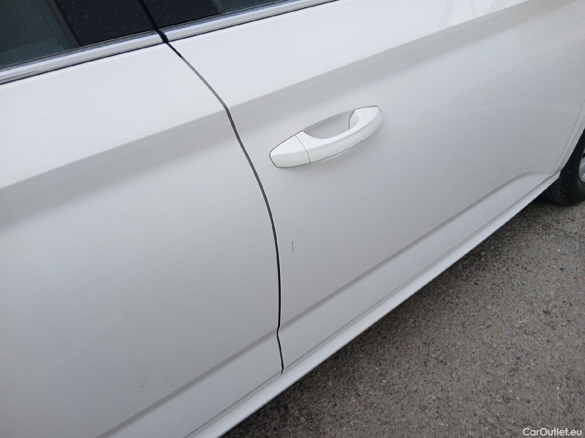  Skoda  KAMIQ SKODA  1.0 TSI 81kW (110CV) DSG Ambition #9