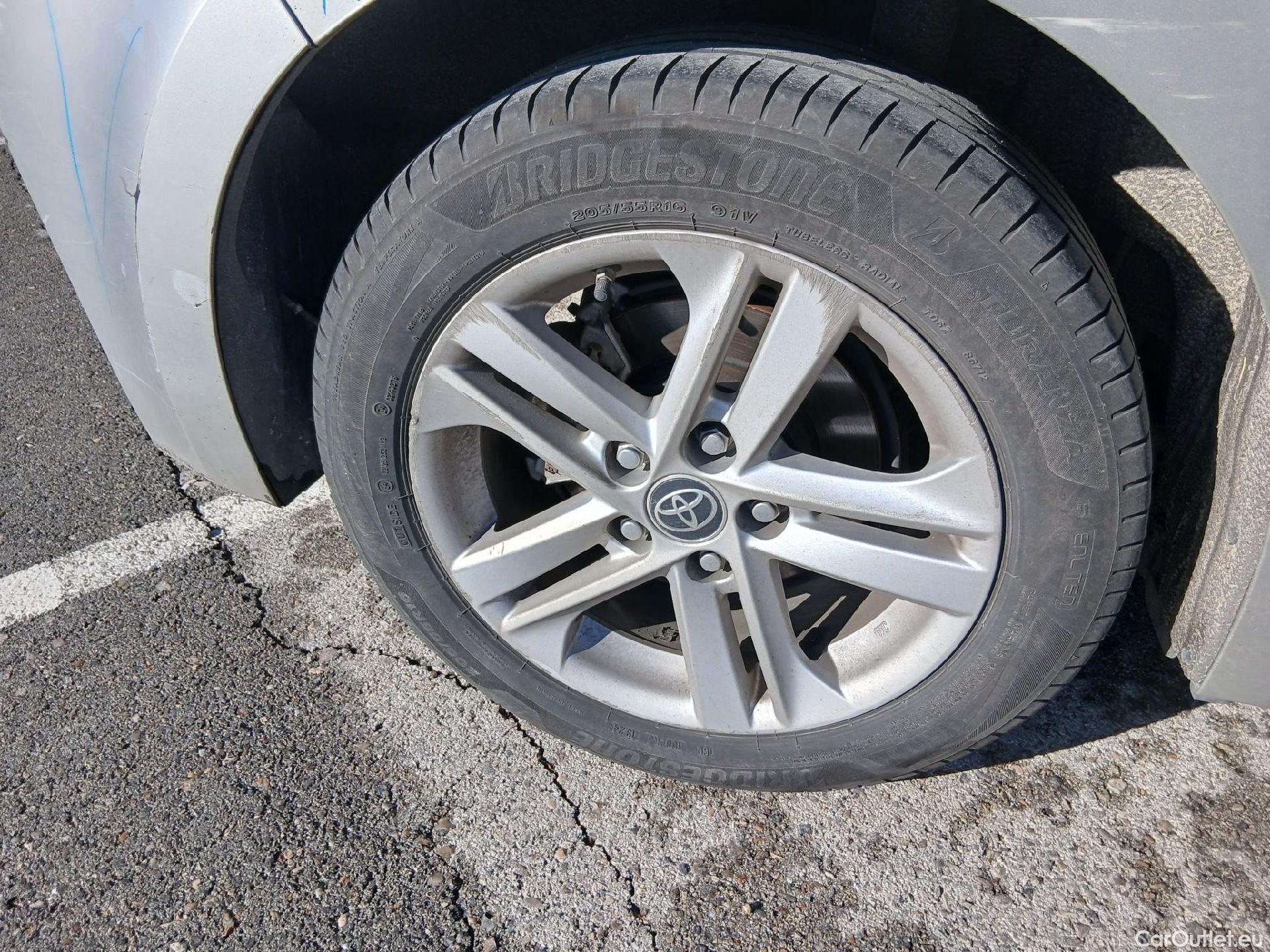  Toyota  Corolla TOYOTA  1.8 125H ACTIVE TECH E-CVT #41