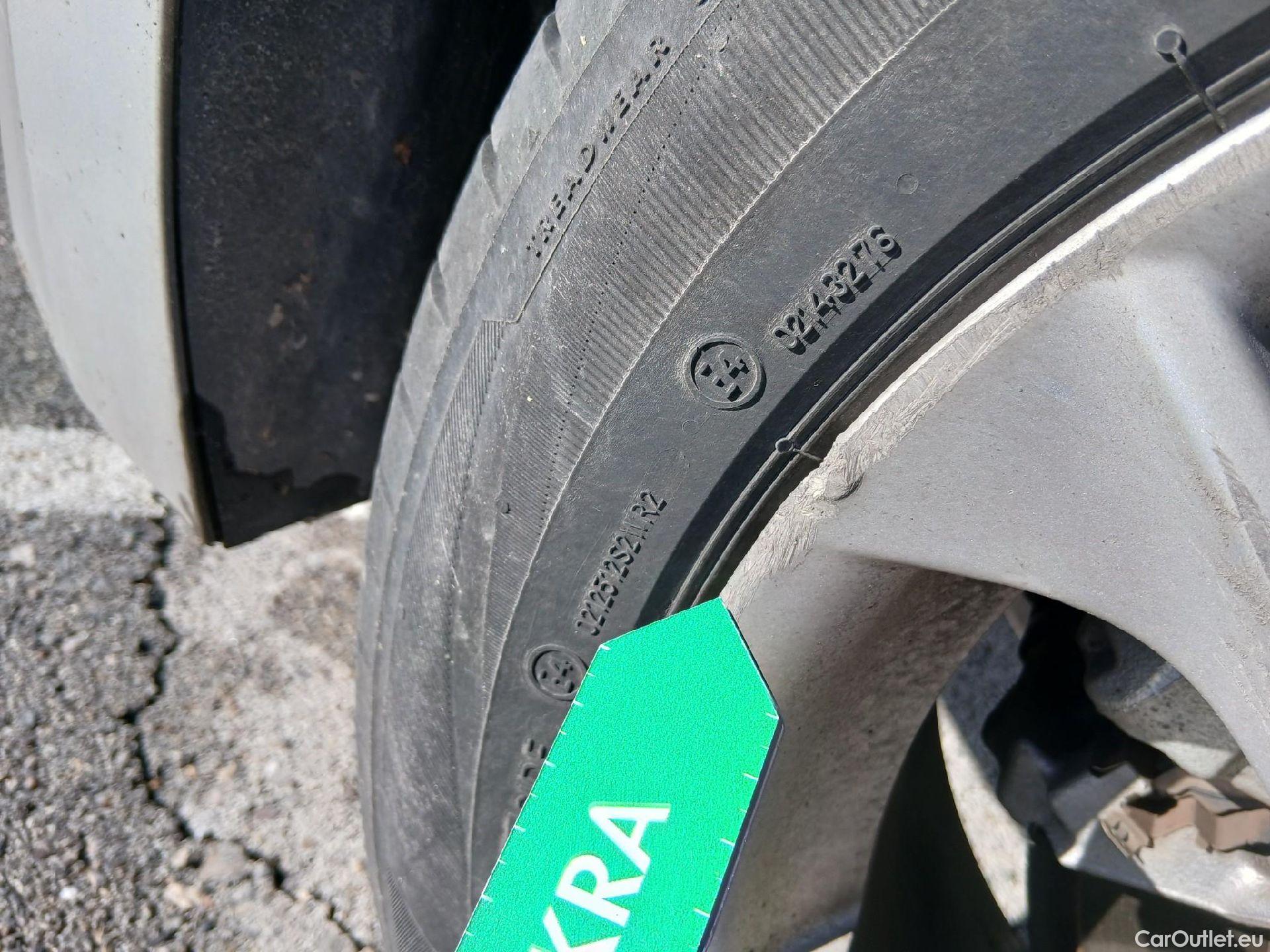  Toyota  Corolla TOYOTA  1.8 125H ACTIVE TECH E-CVT #40