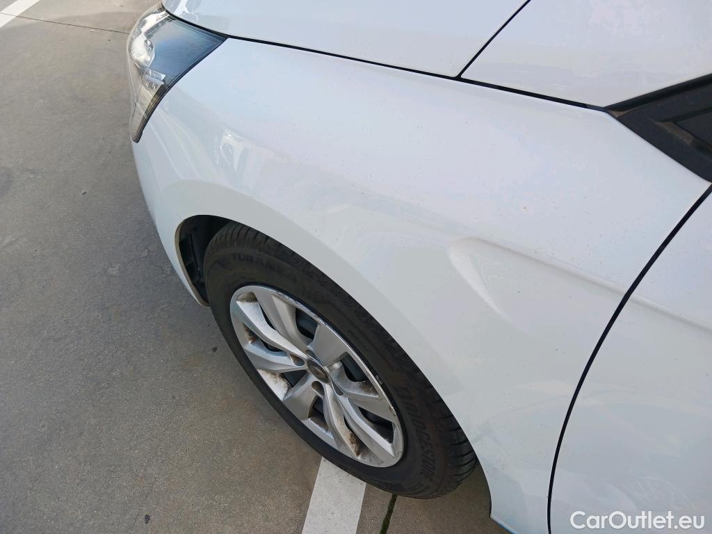  Renault  Clio RENAULT  / 2019 / 5P / berlina con portón Business TCe 74 kW (100CV) GLP #20