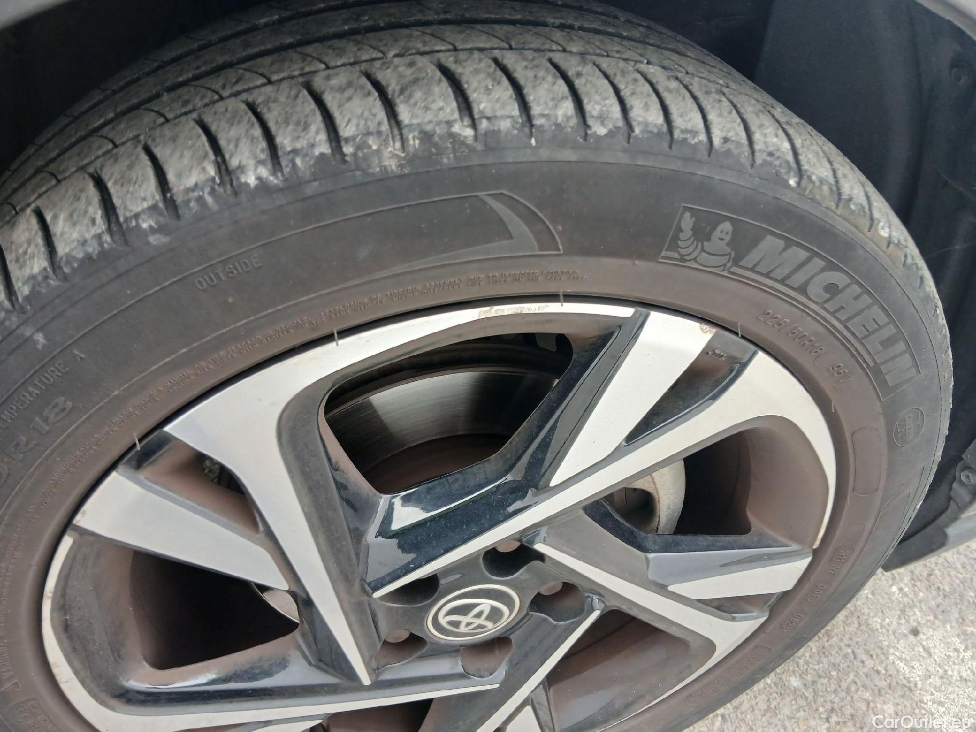  Toyota  C-HR TOYOTA  / 2019 / 5P / todoterreno 2.0 180H Advance #17