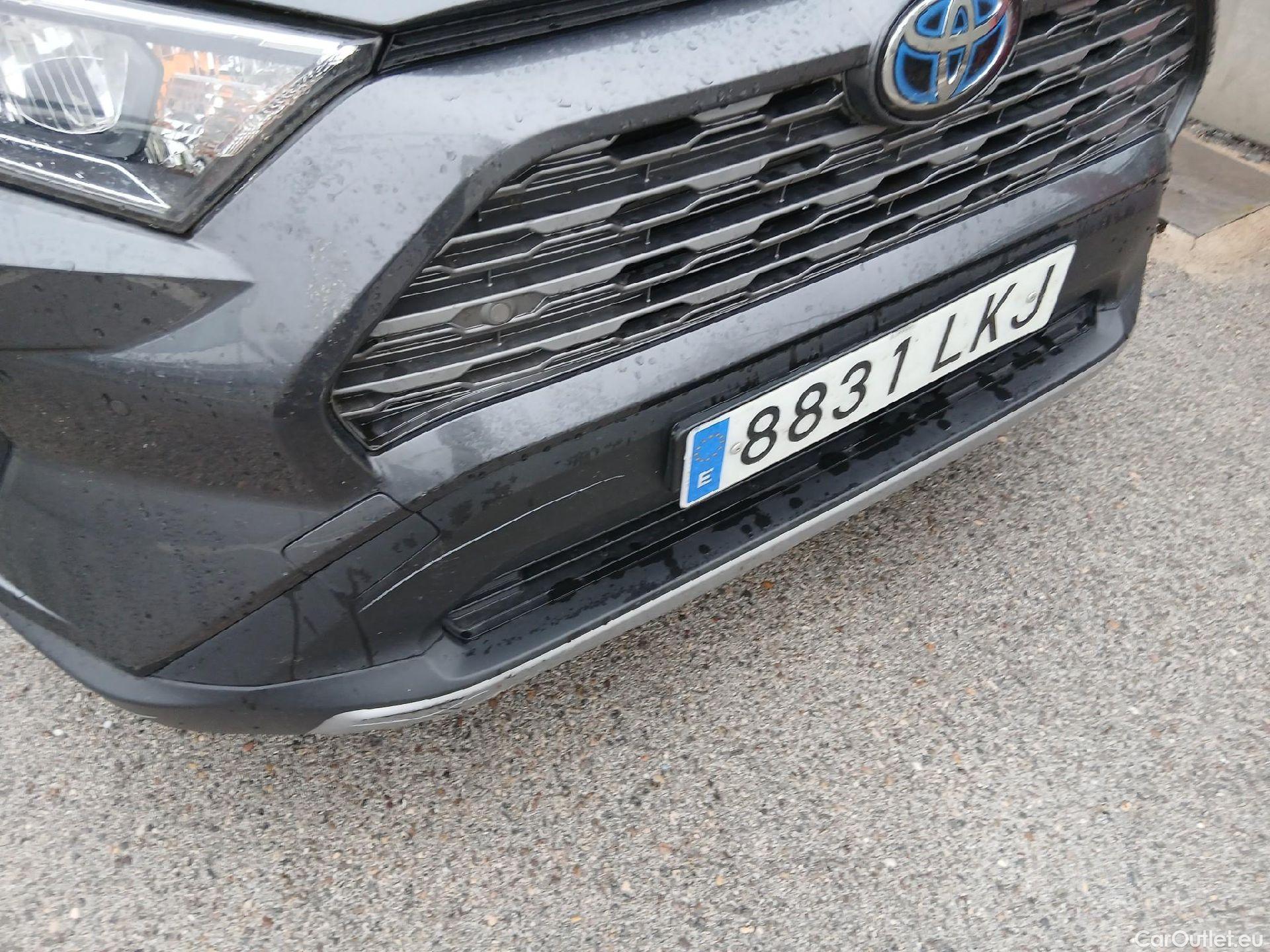  Toyota  RAV4 TOYOTA  / 2018 / 5P / todoterreno 2.5l 220H Advance #8