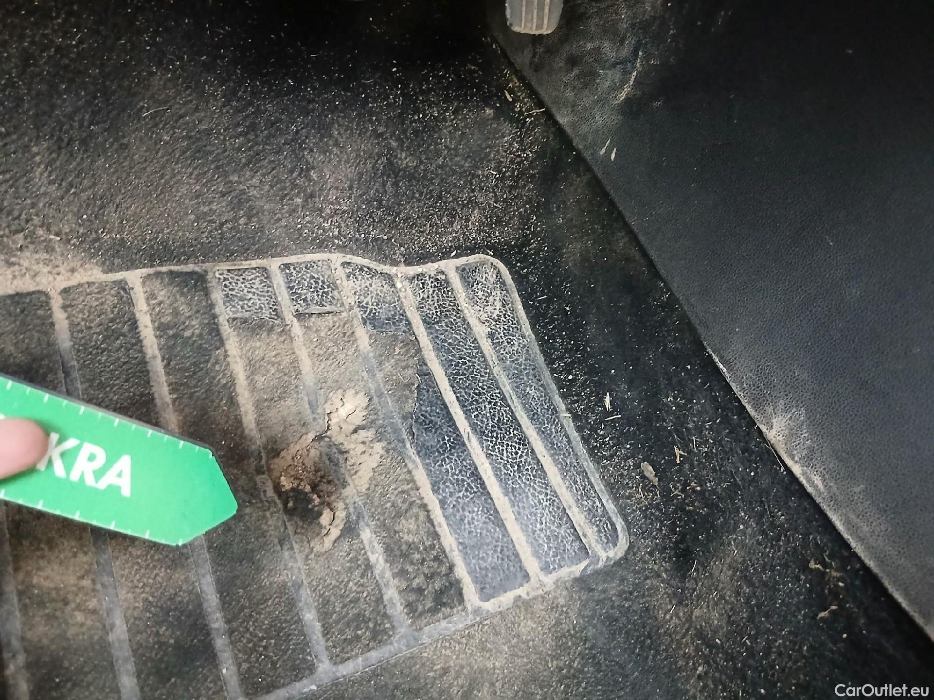  Renault  Kadjar RENAULT  5p 1G berlina con portón Tech Road Energy dCi 96kW (130CV) 4x4 #26