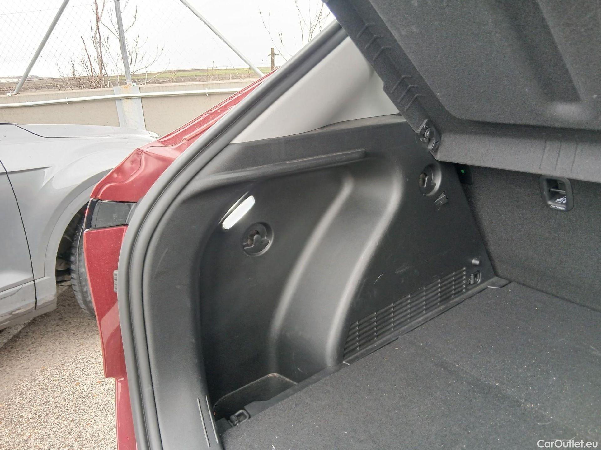  Hyundai  Konna HYUNDAI Kona / 2023 / 5P / todoterreno HEV 1.6GDI 129CV DT Maxx #34