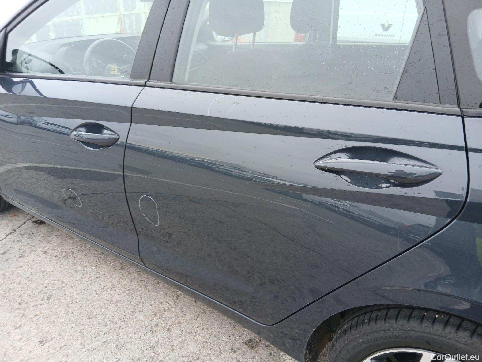  Hyundai  i20 HYUNDAI  / 2020 / 5P / berlina con portón 1.2 MPI SLX #20