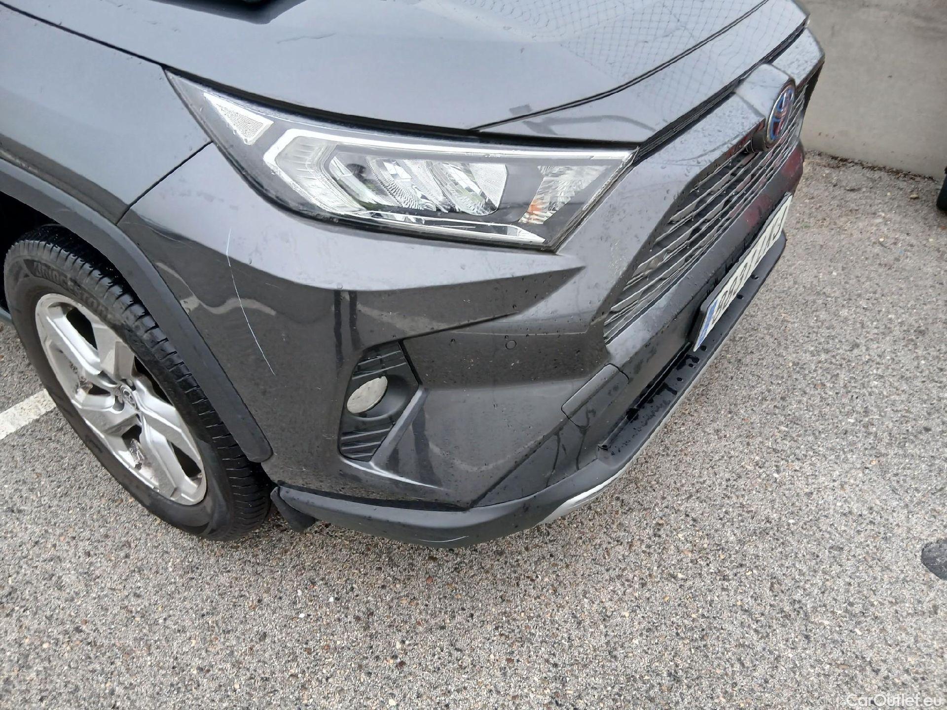  Toyota  RAV4 TOYOTA  / 2018 / 5P / todoterreno 2.5l 220H Advance #2