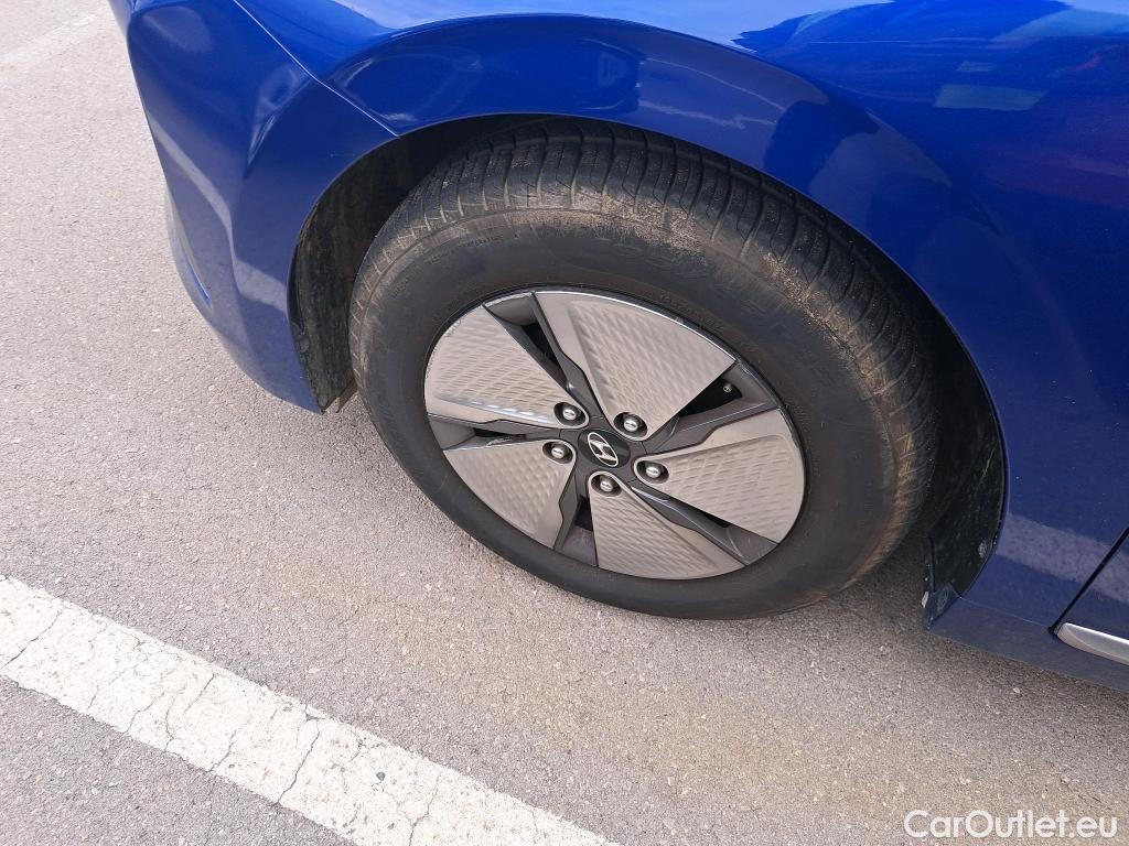  Hyundai   Ioniq HYUNDAI / 2019 / 5P / berlina con portón 1.6 GDI HEV Klass DT #16