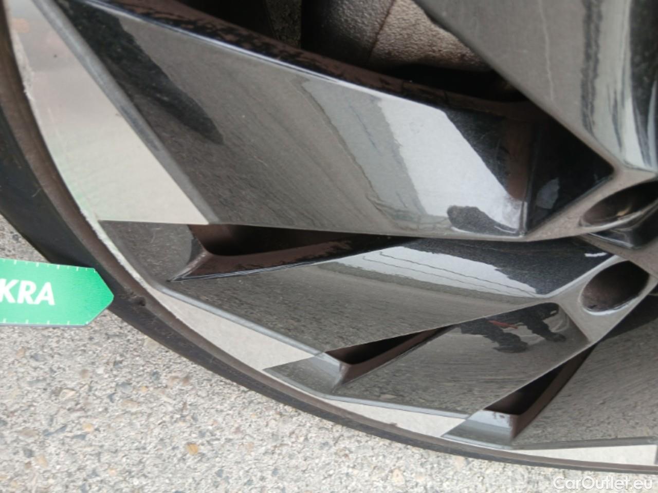  Land Rover  Discovery SKODA Enyaq / 2020 / 5P / todoterreno BEV IV 80 150 kW (204CV) 82 kW Sportline #39