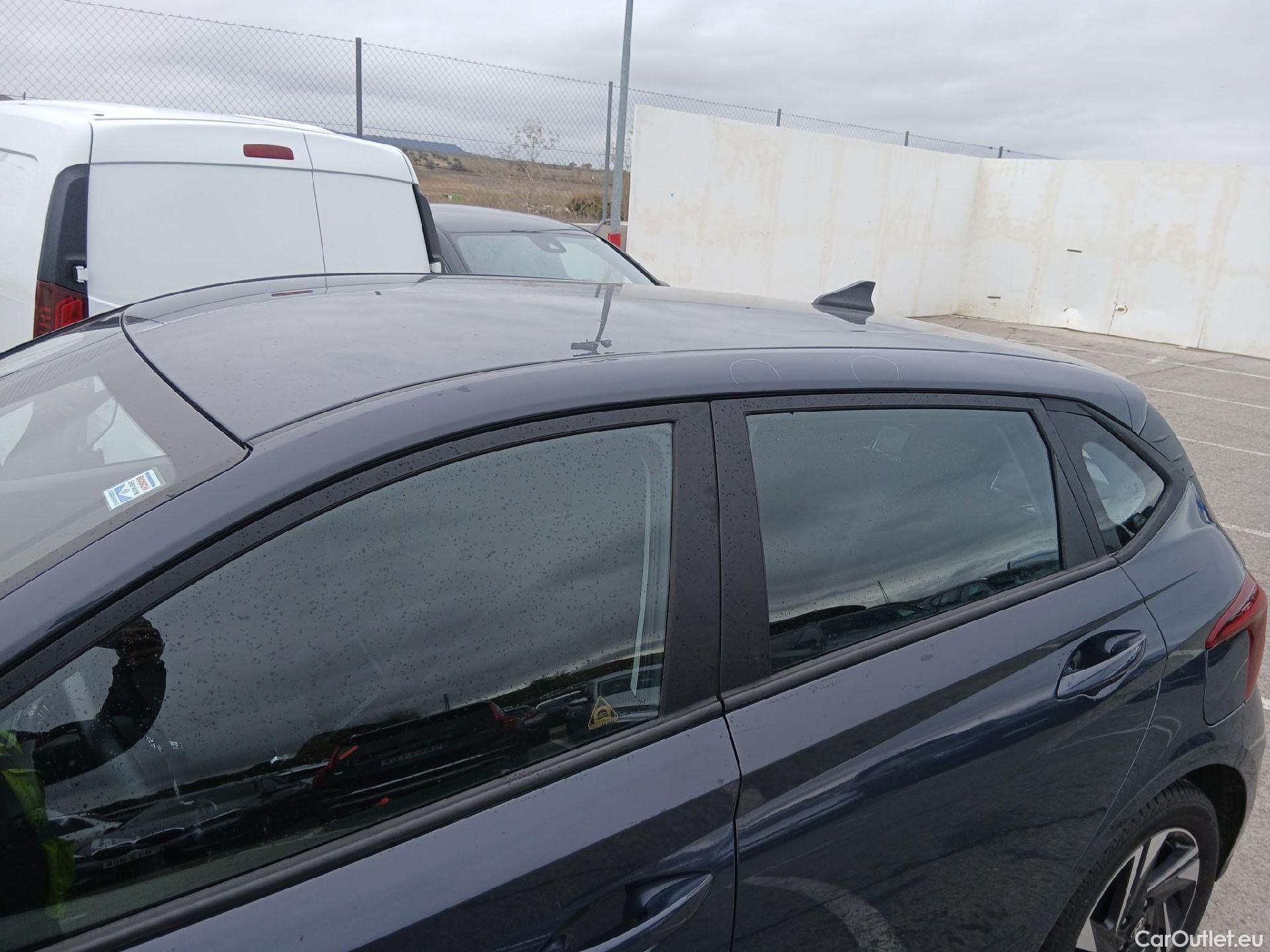  Hyundai  i20 HYUNDAI  / 2020 / 5P / berlina con portón 1.2 MPI SLX #24