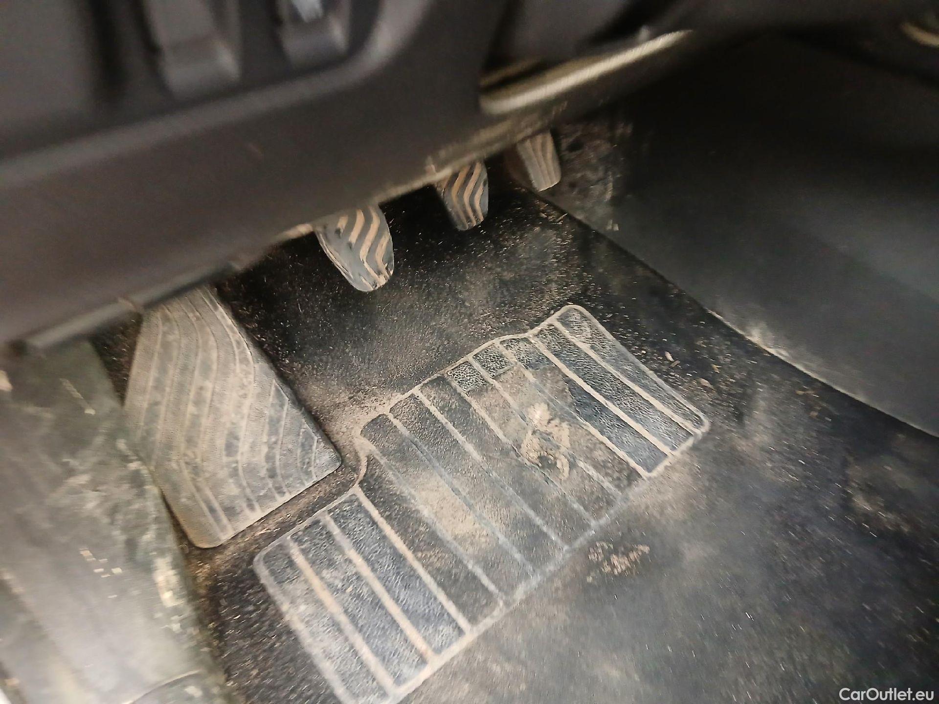  Renault  Kadjar RENAULT  5p 1G berlina con portón Tech Road Energy dCi 96kW (130CV) 4x4 #25