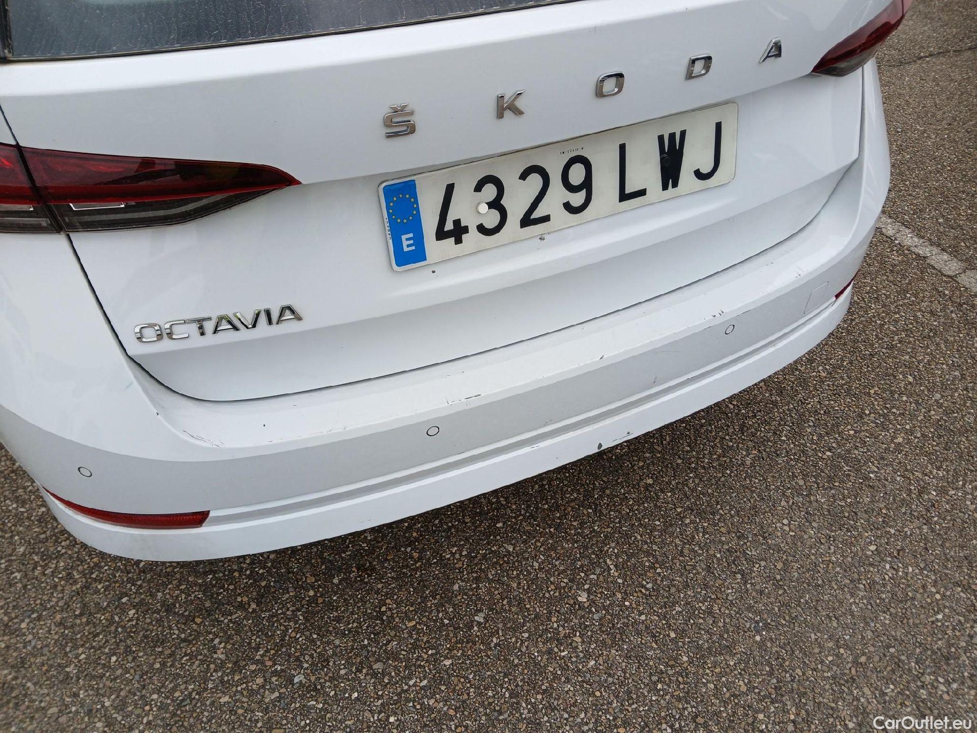  Skoda  Octavia SKODA  / 2020 / 5P / familiar Combi 2.0 TDI 110kW(150CV) DSG Ambition #19