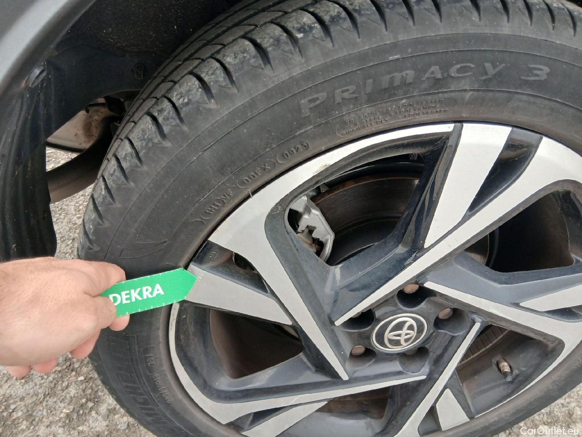  Toyota  C-HR TOYOTA  / 2019 / 5P / todoterreno 2.0 180H Advance #11