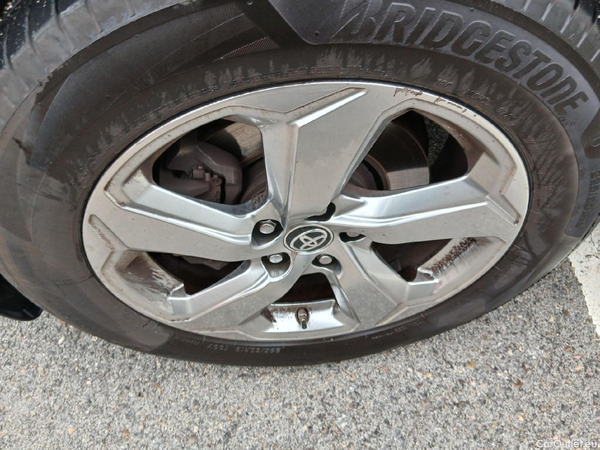  Toyota  RAV4 TOYOTA  / 2018 / 5P / todoterreno 2.5l 220H Advance #17