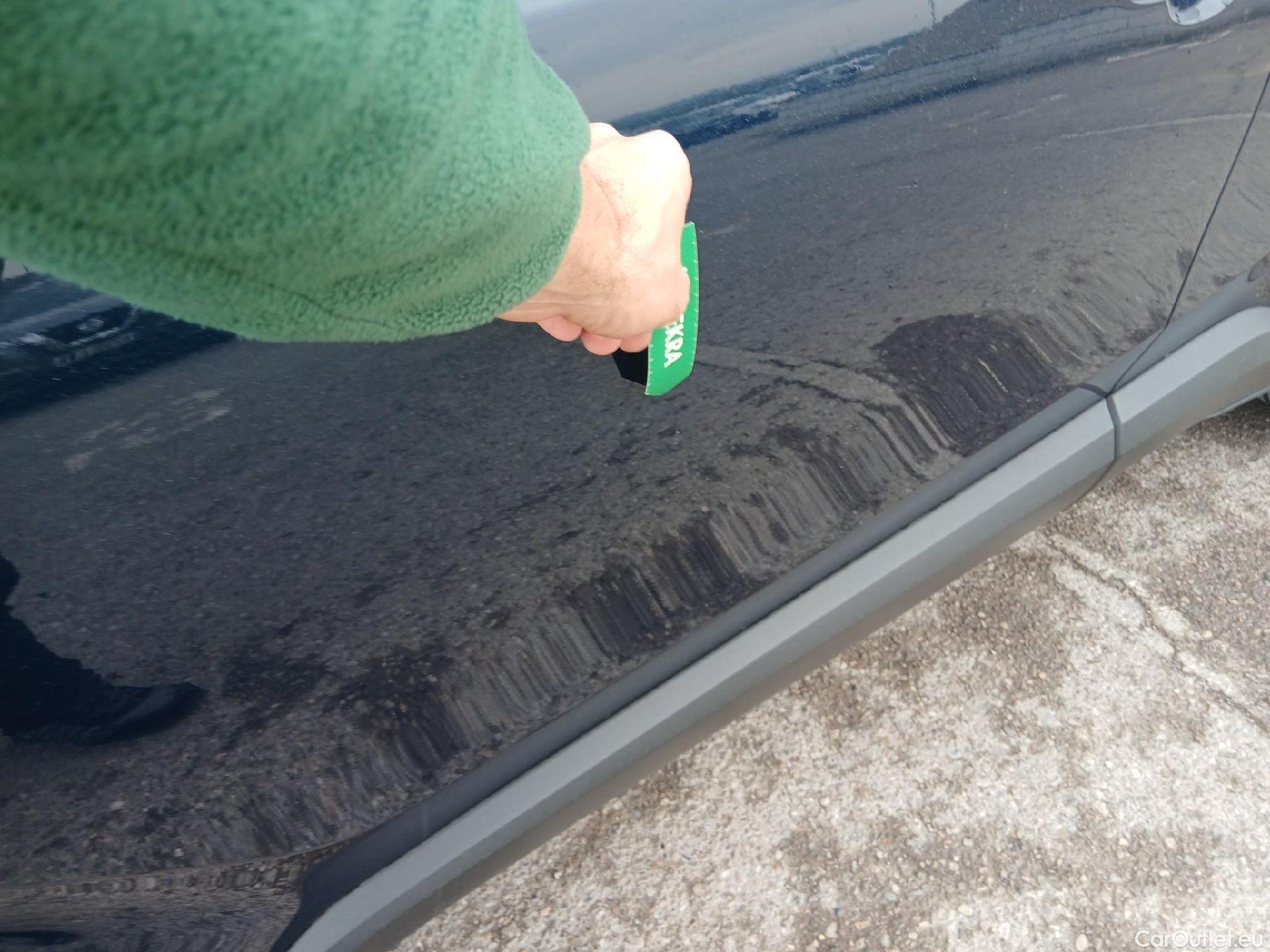  Toyota  C-HR TOYOTA  / 2019 / 5P / todoterreno 2.0 180H Advance #3