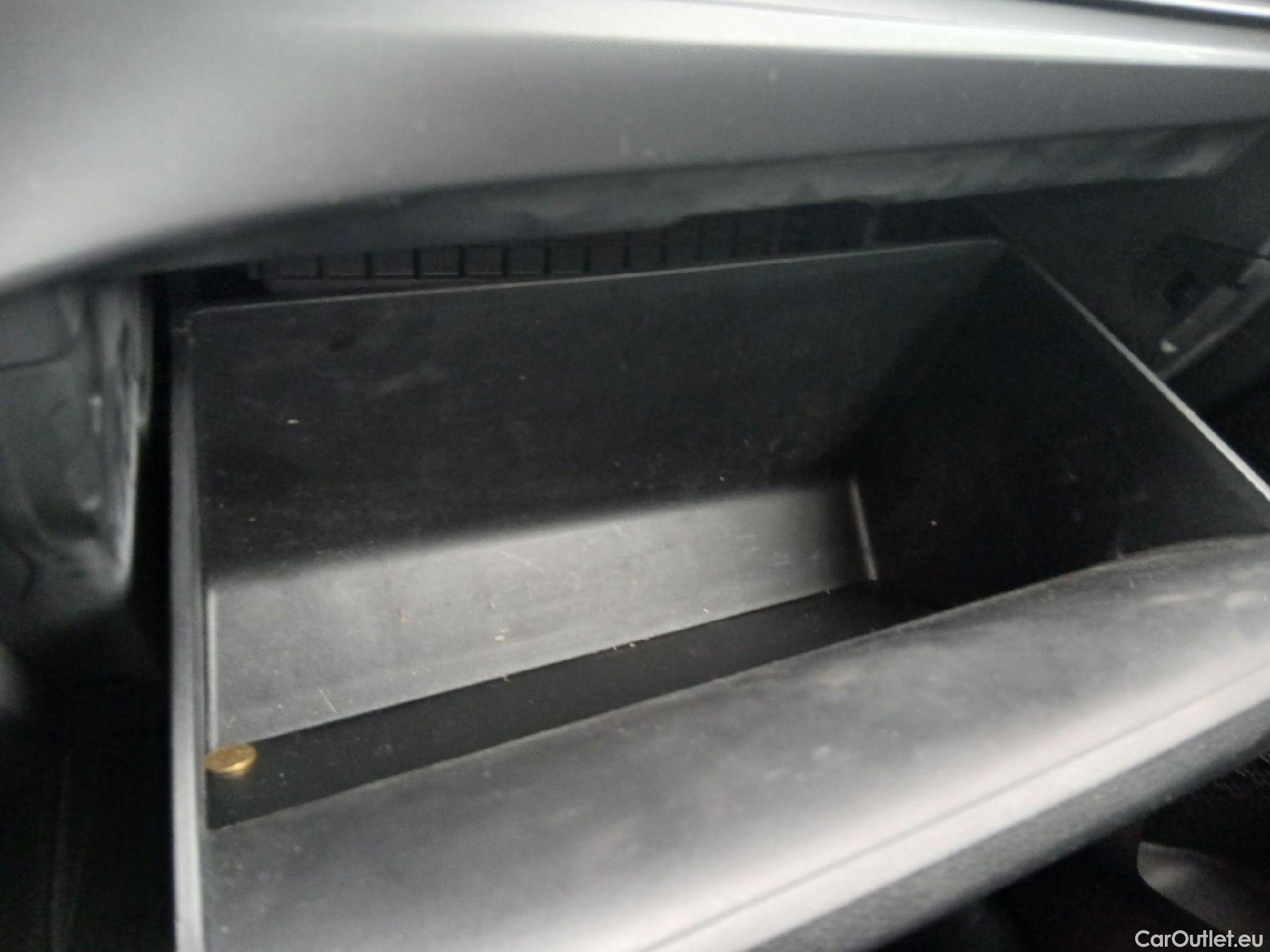  Hyundai  i20 HYUNDAI  / 2020 / 5P / berlina con portón 1.2 MPI SLX #1