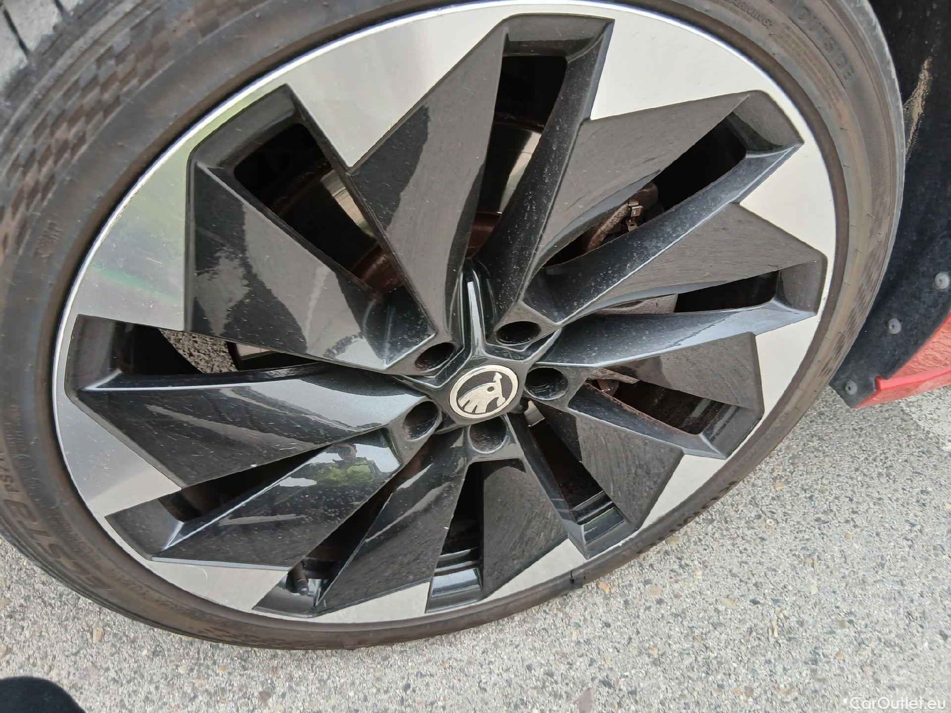  Land Rover  Discovery SKODA Enyaq / 2020 / 5P / todoterreno BEV IV 80 150 kW (204CV) 82 kW Sportline #3