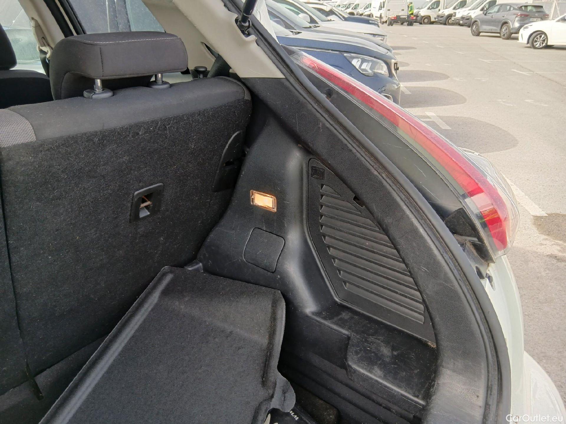  Nissan  Juke NISSAN  / 2014 / 5P / crossover G.E6D-Temp 83kW (112 CV) 5M/T ACENTA (CX) #31