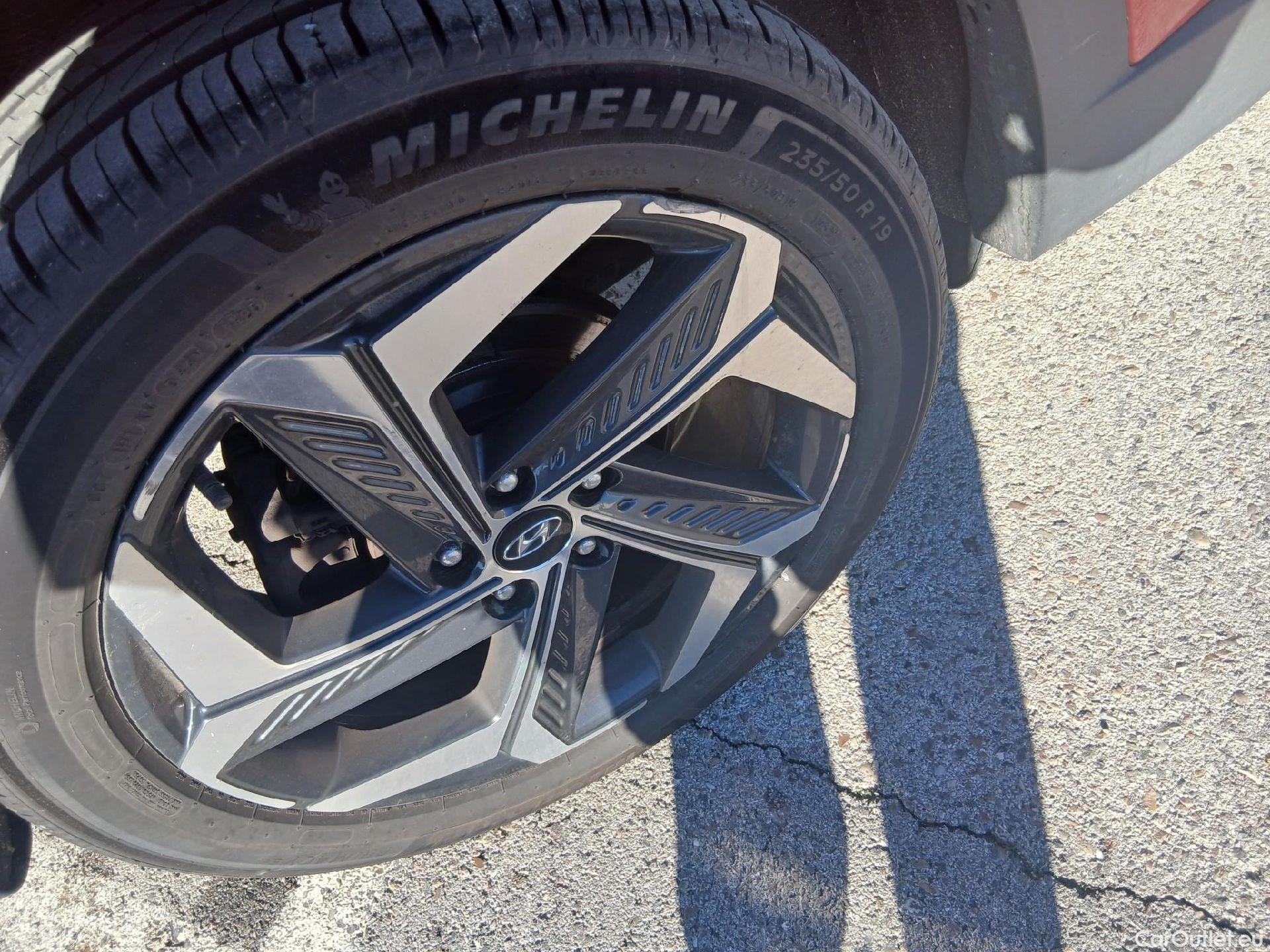  Hyundai  Tucson HYUNDAI  / 2020 / 5P / todoterreno 1.6 TGDI PHEV 195kW Tecno Sky Auto 4x4 #25