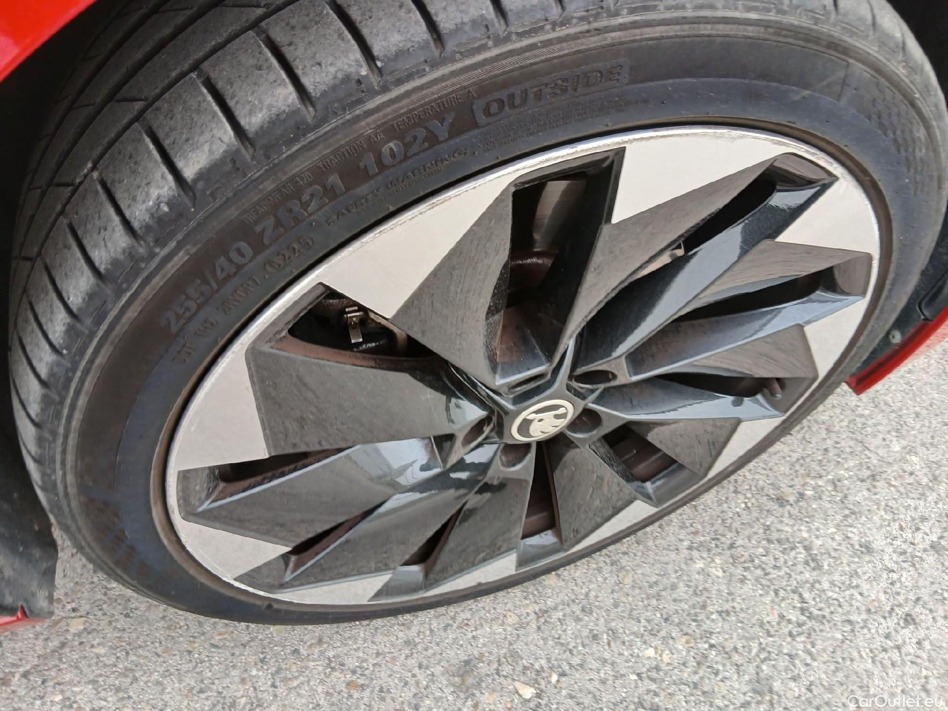  Land Rover  Discovery SKODA Enyaq / 2020 / 5P / todoterreno BEV IV 80 150 kW (204CV) 82 kW Sportline #40