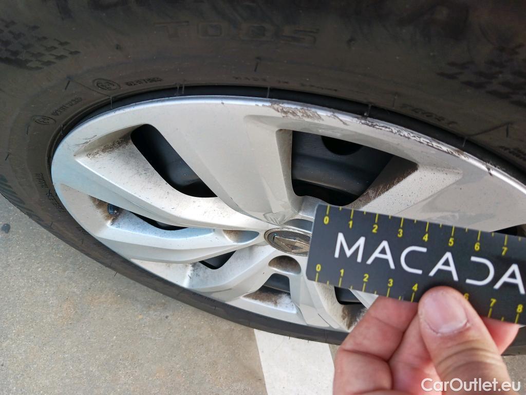  Renault  Clio RENAULT  / 2019 / 5P / berlina con portón Business TCe 74 kW (100CV) GLP #23