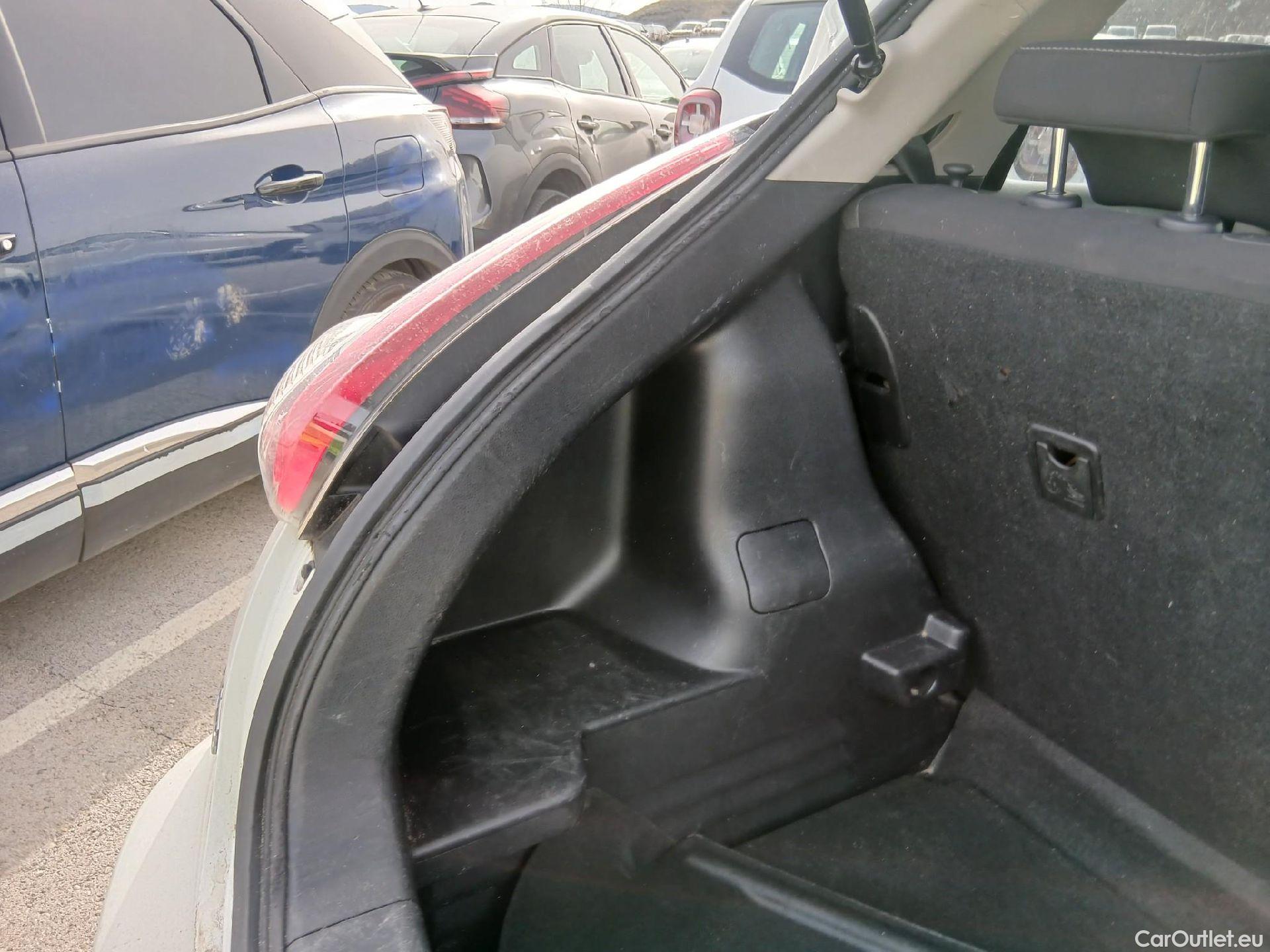  Nissan  Juke NISSAN  / 2014 / 5P / crossover G.E6D-Temp 83kW (112 CV) 5M/T ACENTA (CX) #32