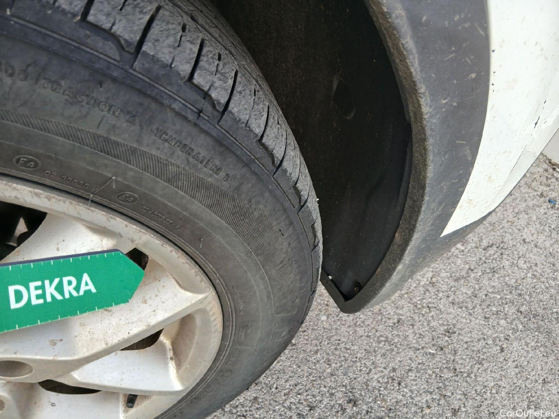  Renault  Kadjar RENAULT  5p 1G berlina con portón Tech Road Energy dCi 96kW (130CV) 4x4 #7