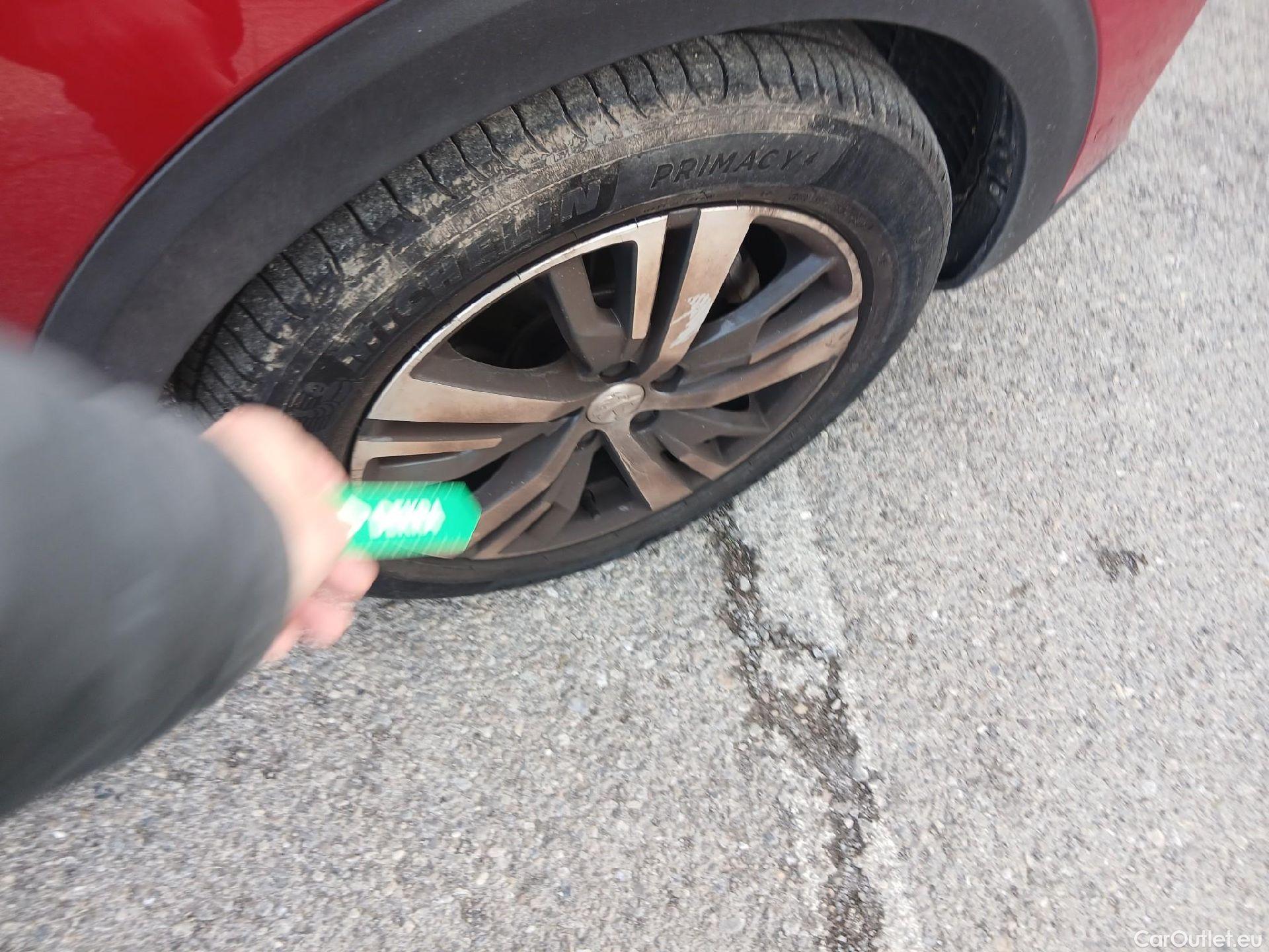  Peugeot  3008 PEUGEOT  / 2020 / 5P / todoterreno 1.5 BlueHDi 96kW S&S Allure Pack EAT8 #22