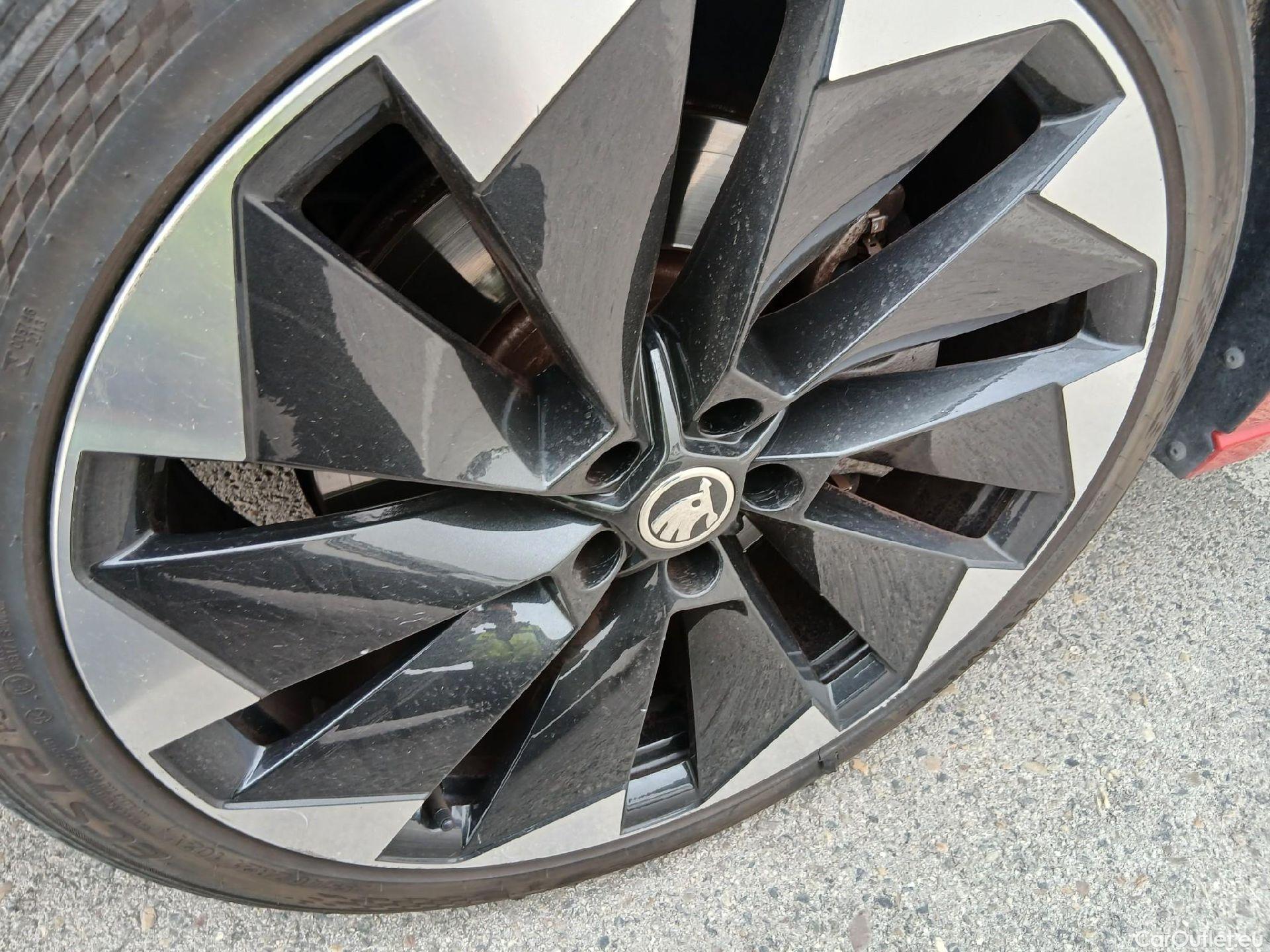  Land Rover  Discovery SKODA Enyaq / 2020 / 5P / todoterreno BEV IV 80 150 kW (204CV) 82 kW Sportline #2