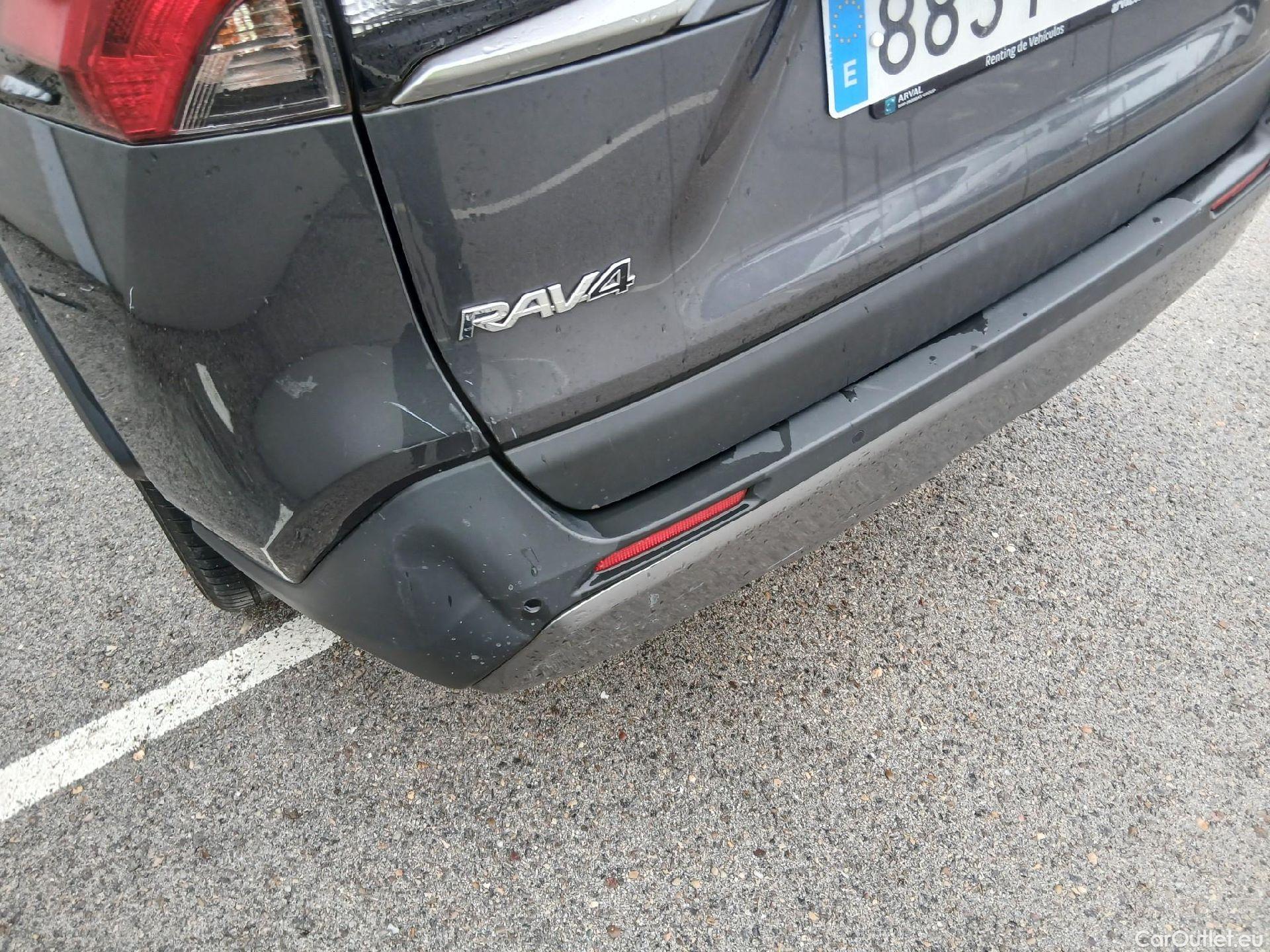  Toyota  RAV4 TOYOTA  / 2018 / 5P / todoterreno 2.5l 220H Advance #27