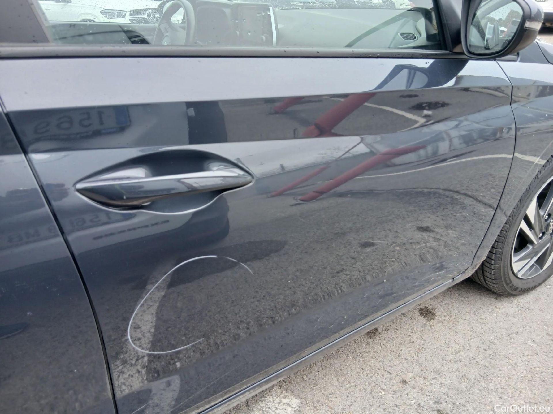  Hyundai  i20 HYUNDAI  / 2020 / 5P / berlina con portón 1.2 MPI SLX #32