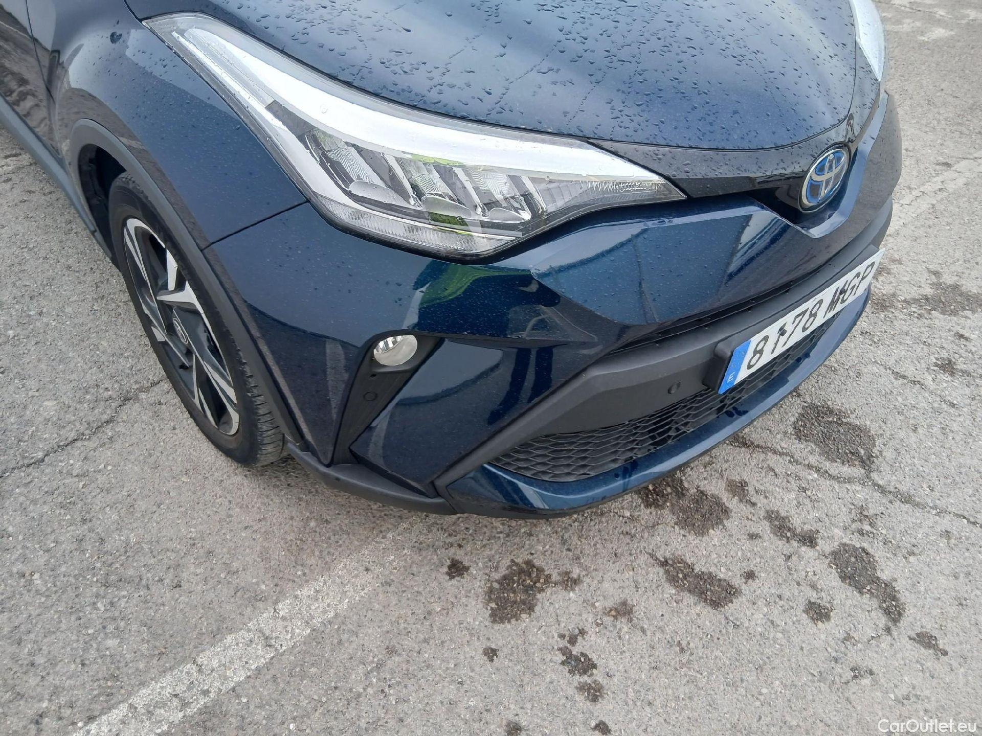  Toyota  C-HR TOYOTA  / 2019 / 5P / todoterreno 2.0 180H Advance #2