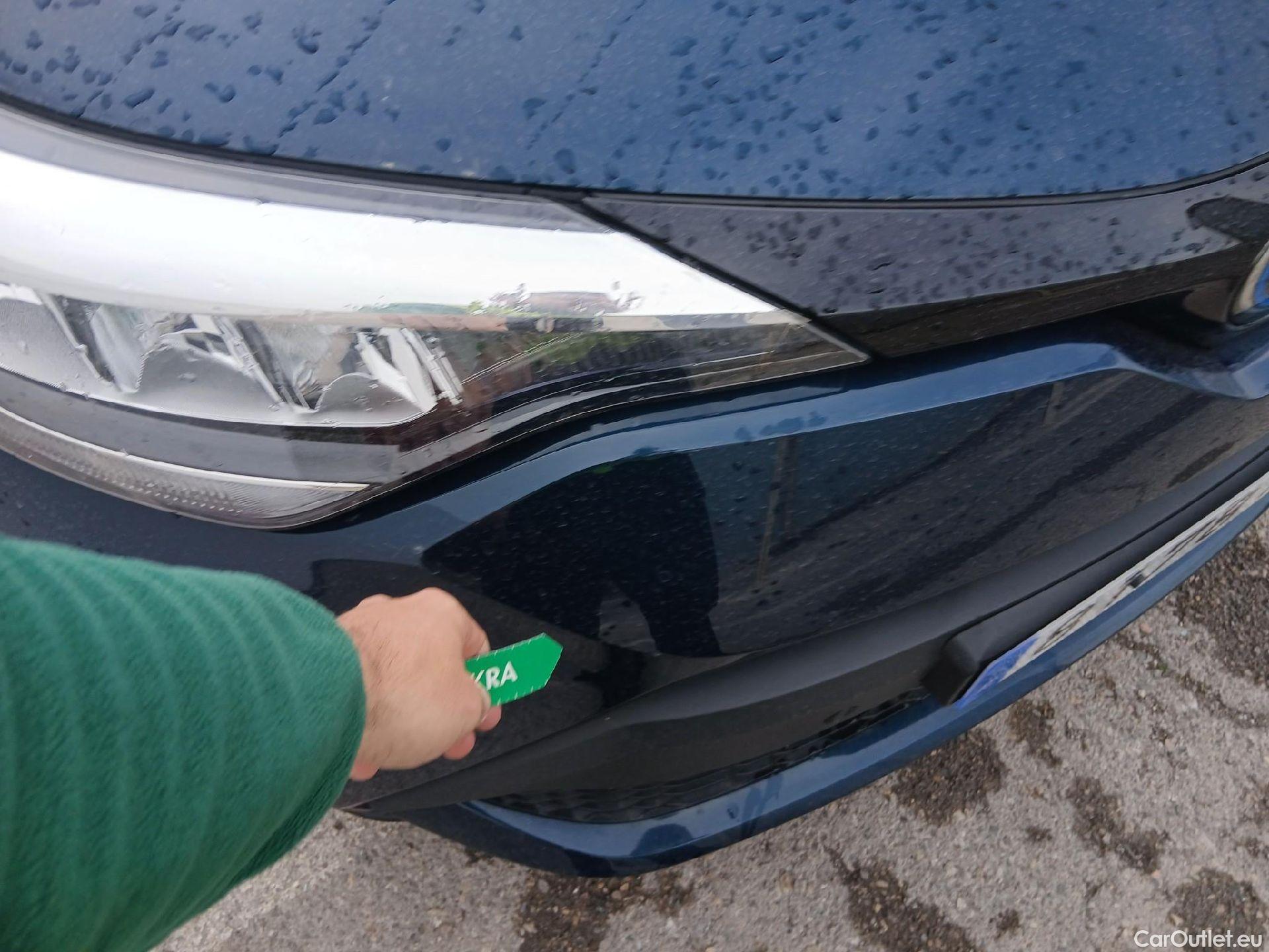  Toyota  C-HR TOYOTA  / 2019 / 5P / todoterreno 2.0 180H Advance #1