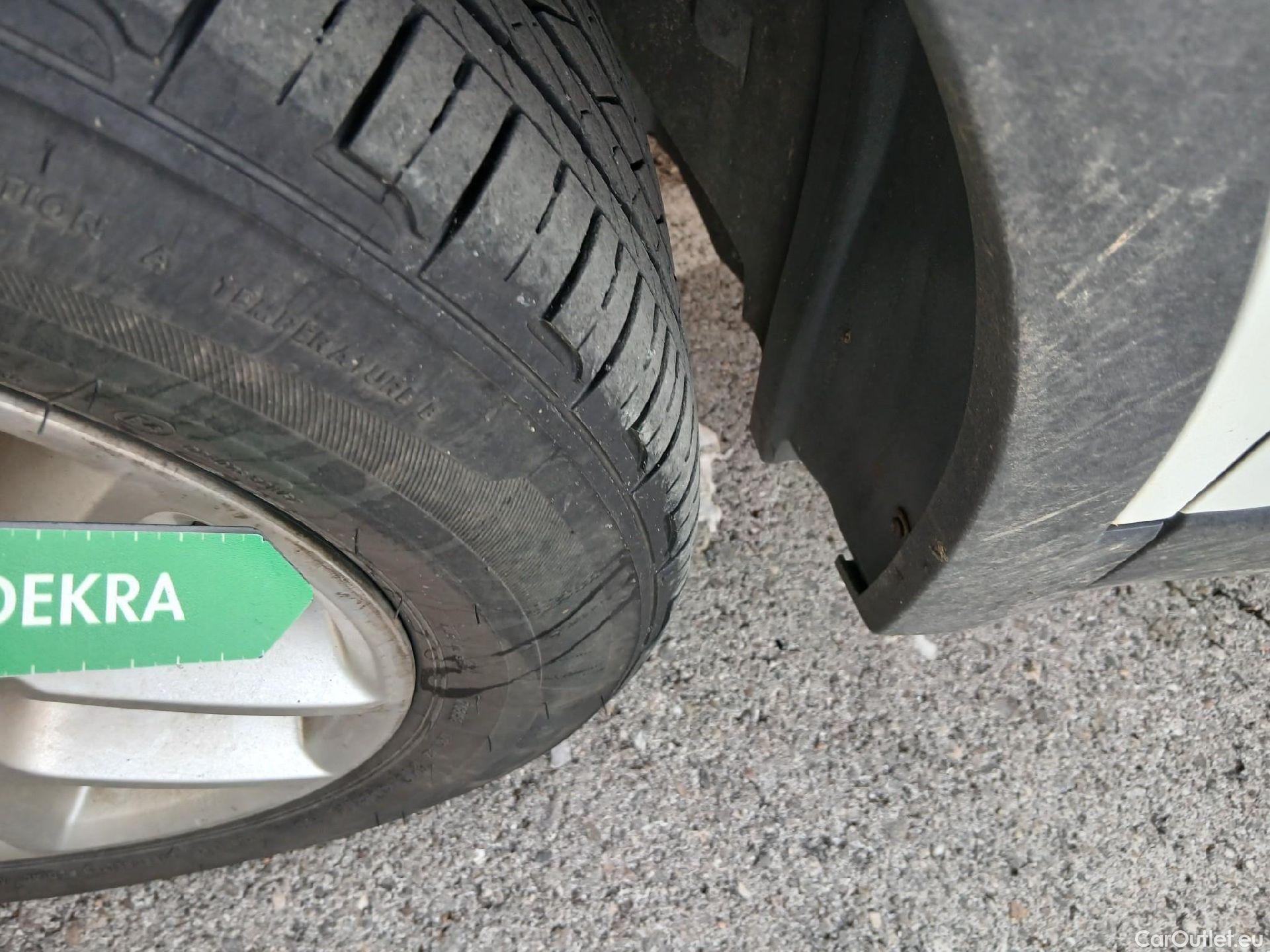  Renault  Kadjar RENAULT  5p 1G berlina con portón Tech Road Energy dCi 96kW (130CV) 4x4 #2