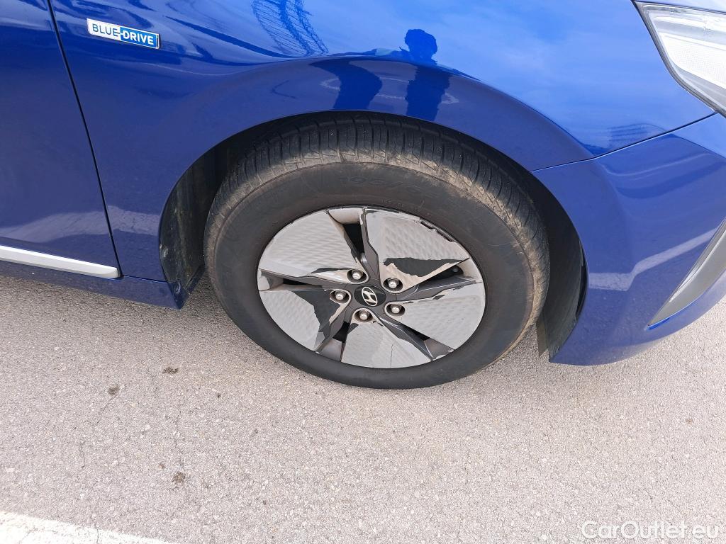 Hyundai   Ioniq HYUNDAI / 2019 / 5P / berlina con portón 1.6 GDI HEV Klass DT #18