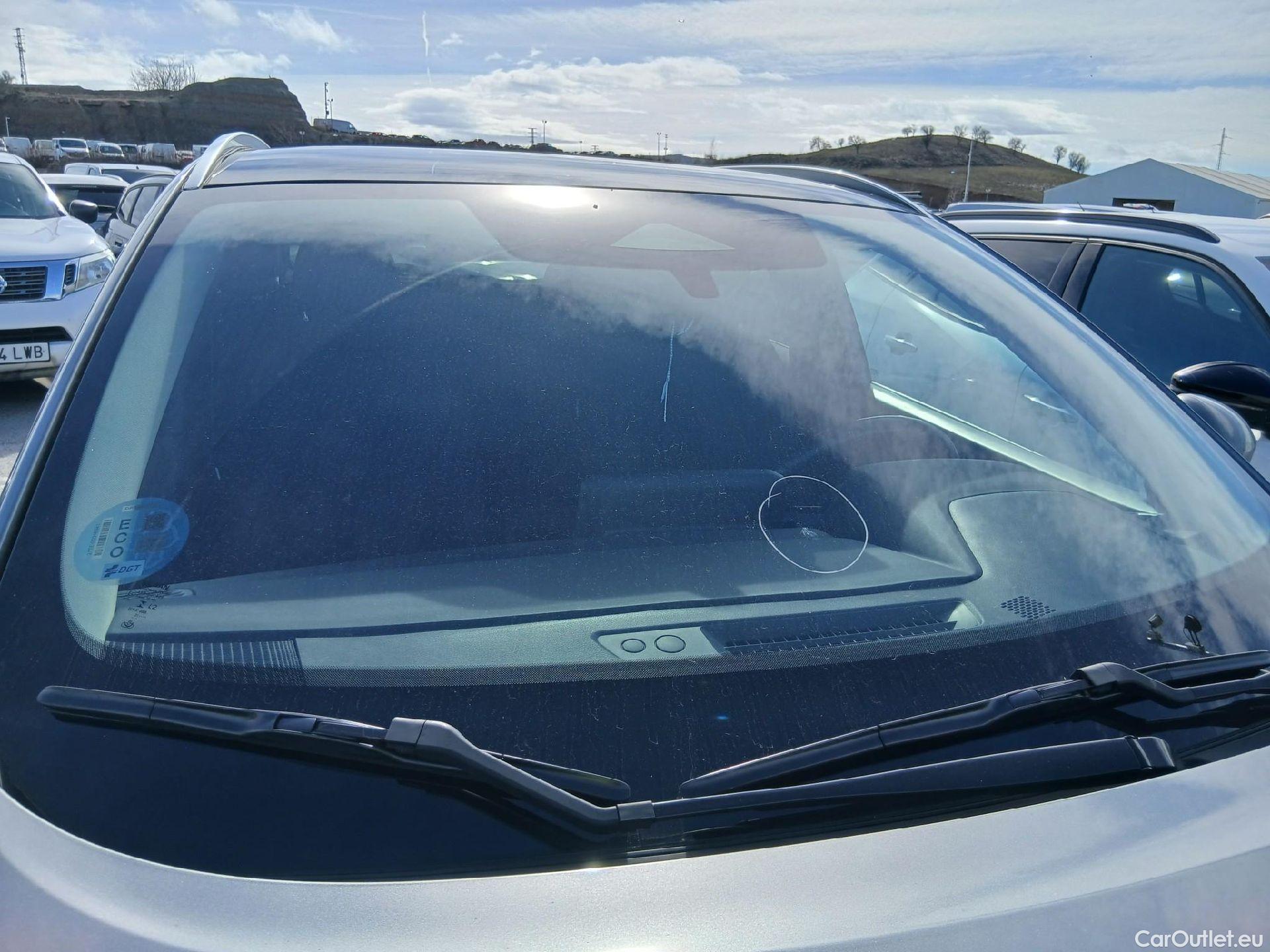  Nissan  Qashqai NISSAN  / 2021 / 5P / todoterreno DIG-T 116kW Xtronic N-Connecta (Skyline) #8