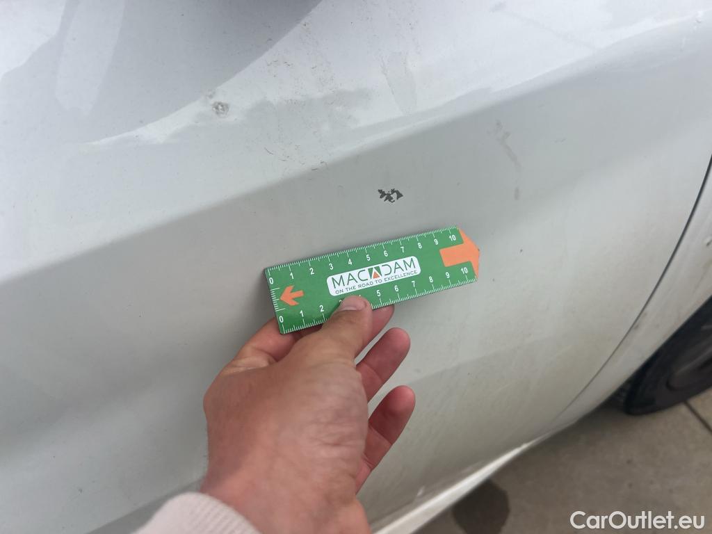  Peugeot  208 PEUGEOT  / 2019 / 5P / berlina con portón BlueHDi 73kW (100CV) Active Pack (AC) #13