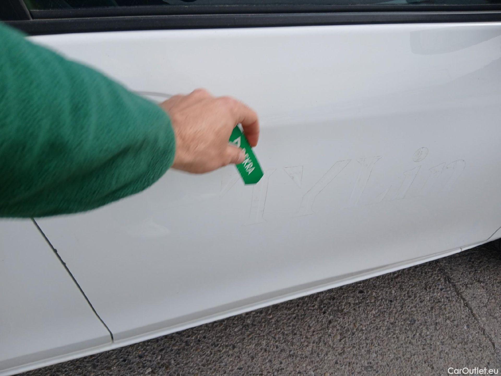  Toyota  Yaris TOYOTA  / 2017 / 5P / berlina con portón 1.5 Hybrid Active #21