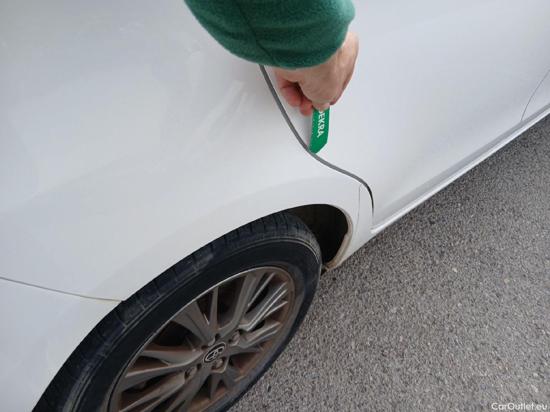  Toyota  Yaris TOYOTA  / 2017 / 5P / berlina con portón 1.5 Hybrid Active #16