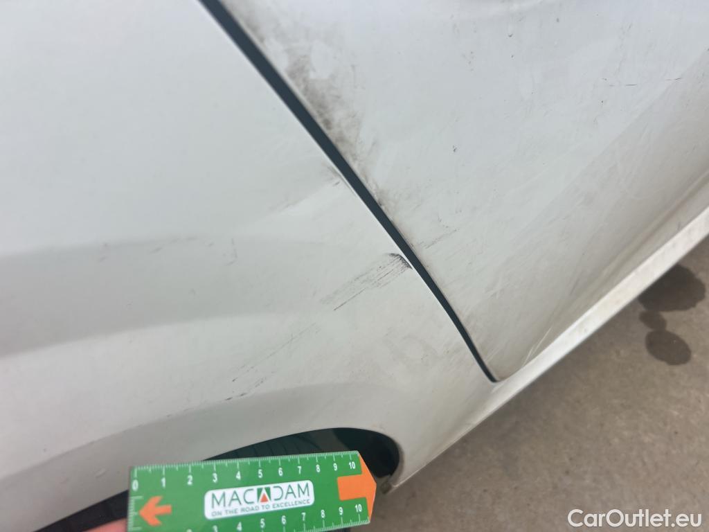  Peugeot  208 PEUGEOT  / 2019 / 5P / berlina con portón BlueHDi 73kW (100CV) Active Pack (AC) #5