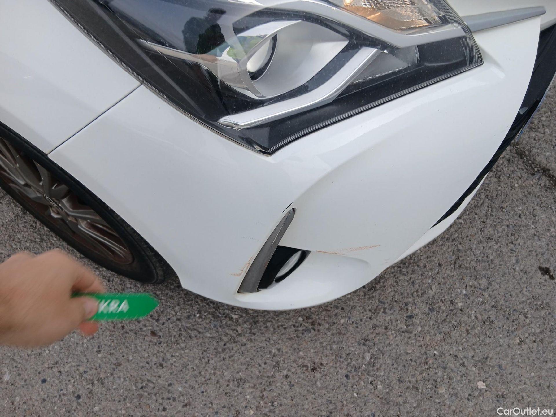  Toyota  Yaris TOYOTA  / 2017 / 5P / berlina con portón 1.5 Hybrid Active #1